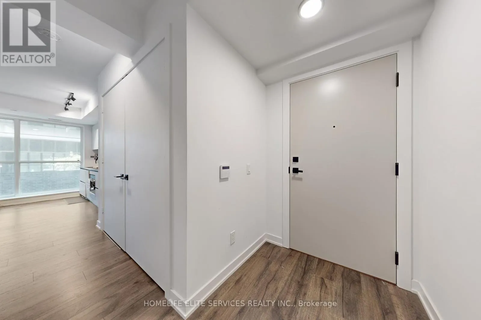 703 - 327 KING STREET W