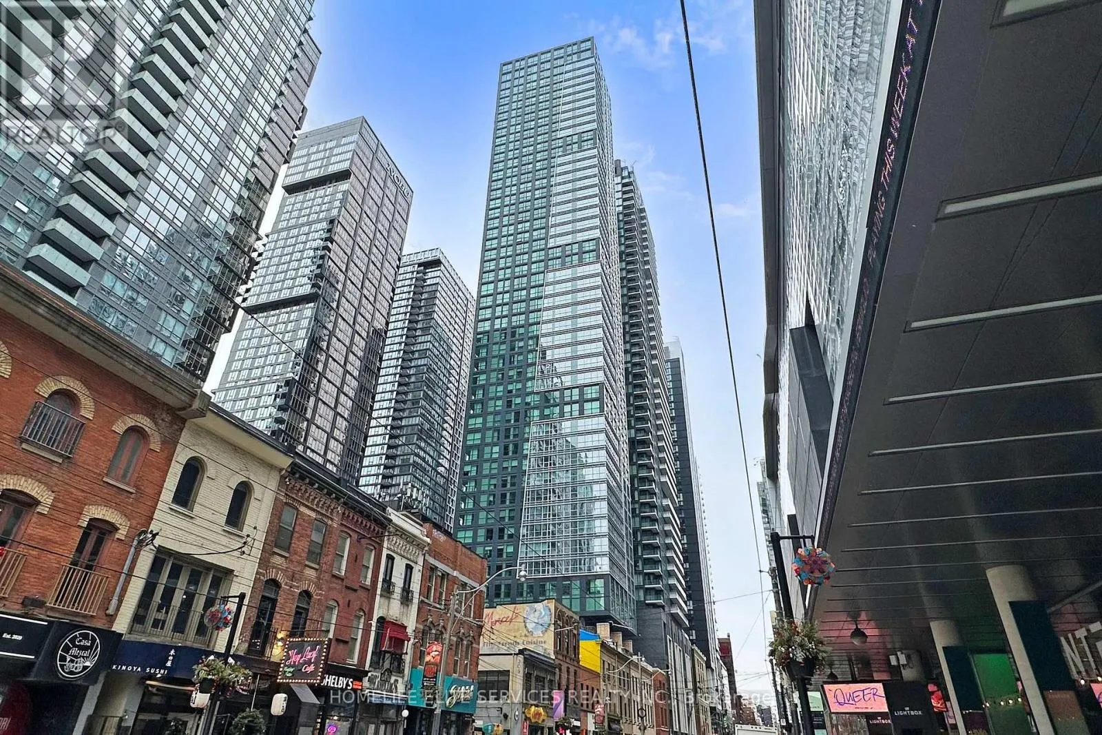 703 - 327 KING STREET W