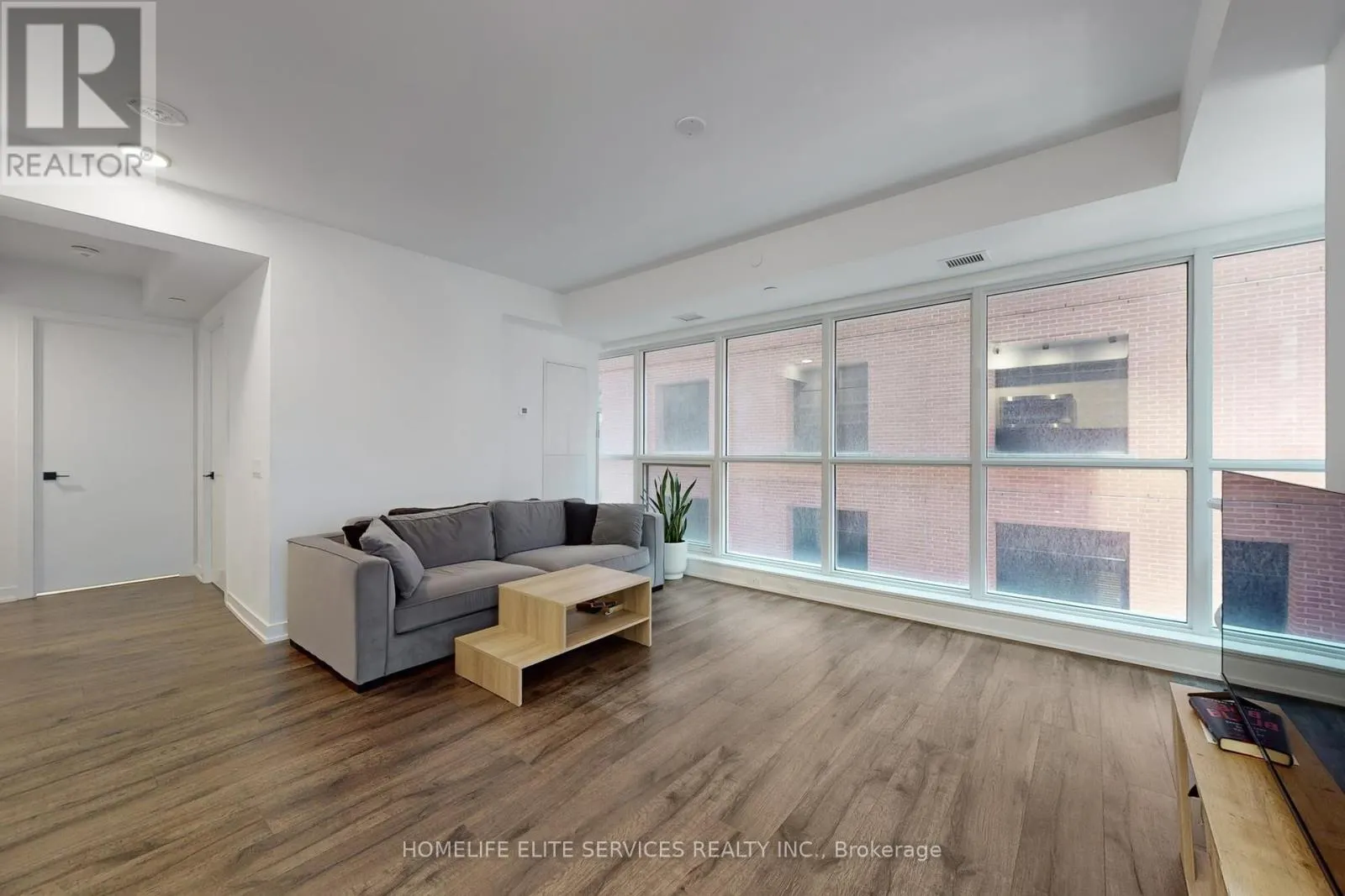 703 - 327 KING STREET W