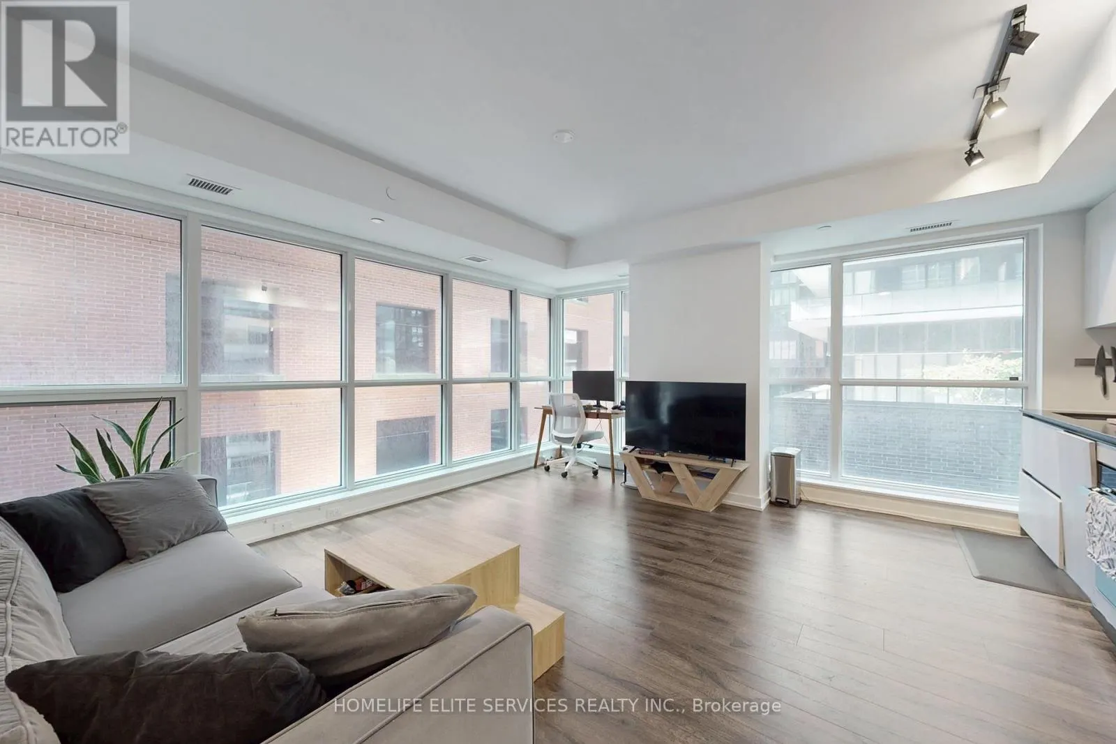 703 - 327 KING STREET W