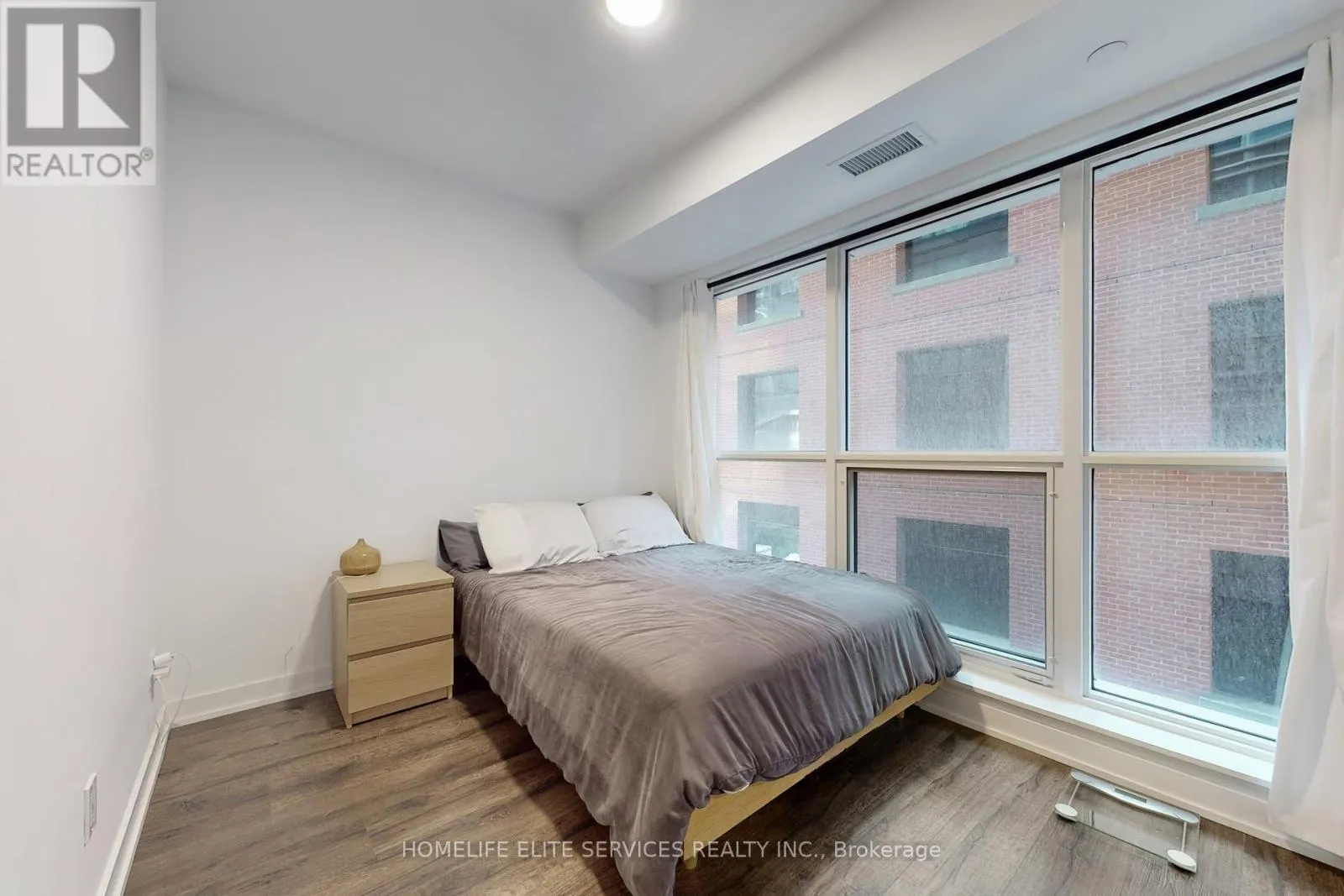 703 - 327 KING STREET W