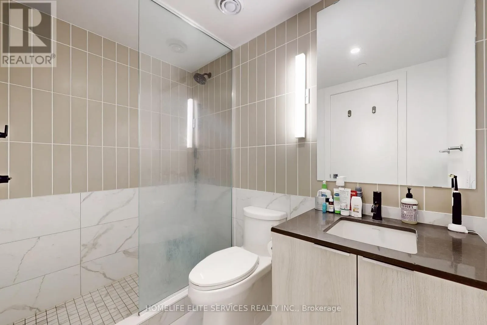 703 - 327 KING STREET W