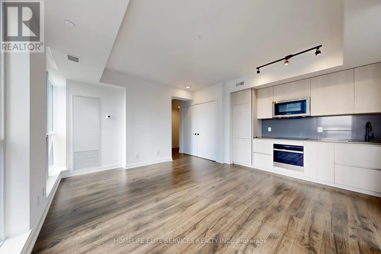 2302 - 327 KING STREET W