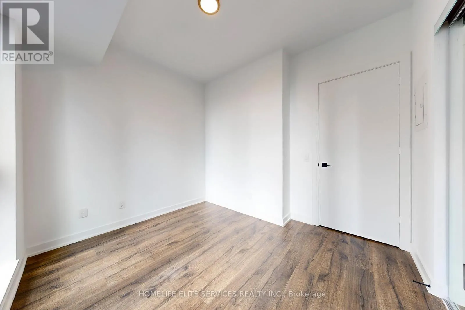 2302 - 327 KING STREET W