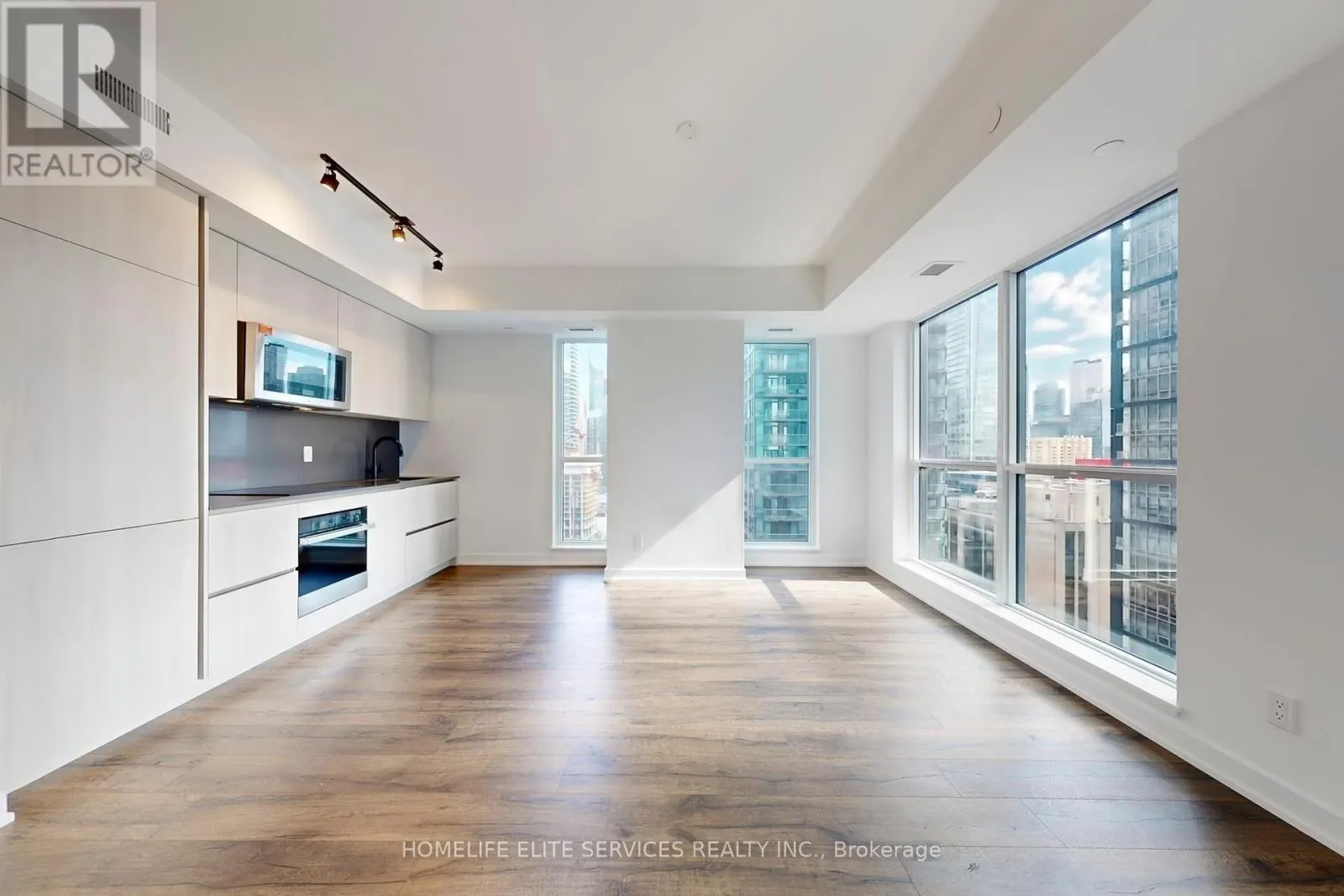2302 - 327 KING STREET W