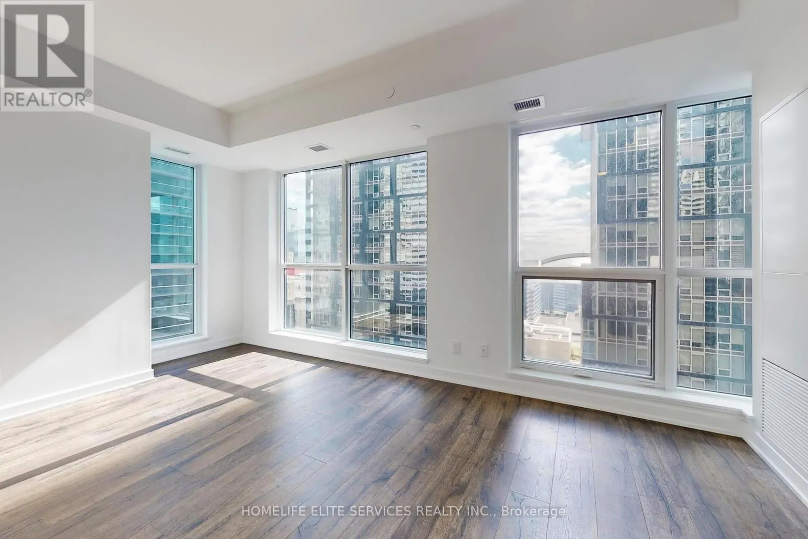 2302 - 327 KING STREET W