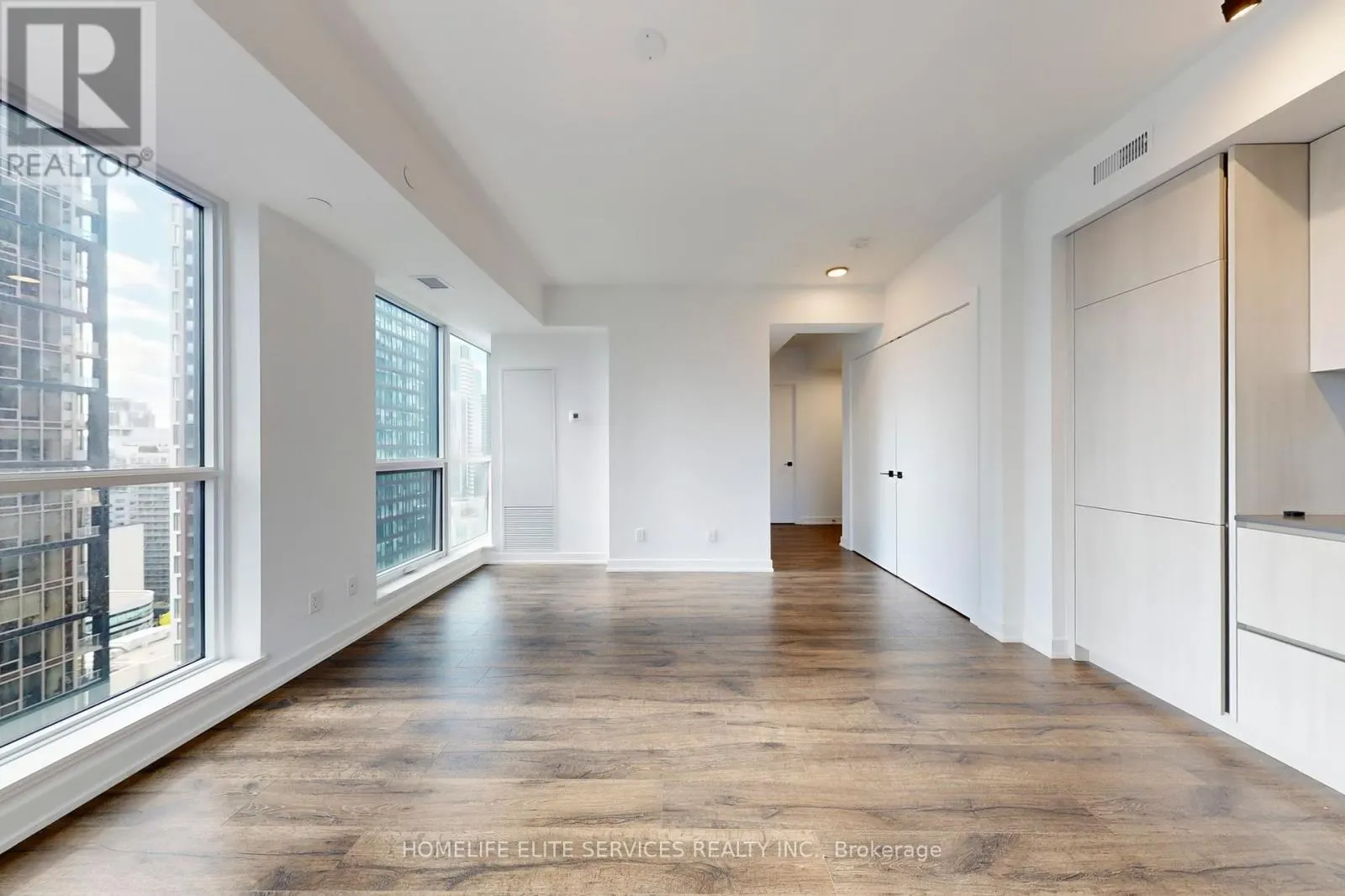 2302 - 327 KING STREET W