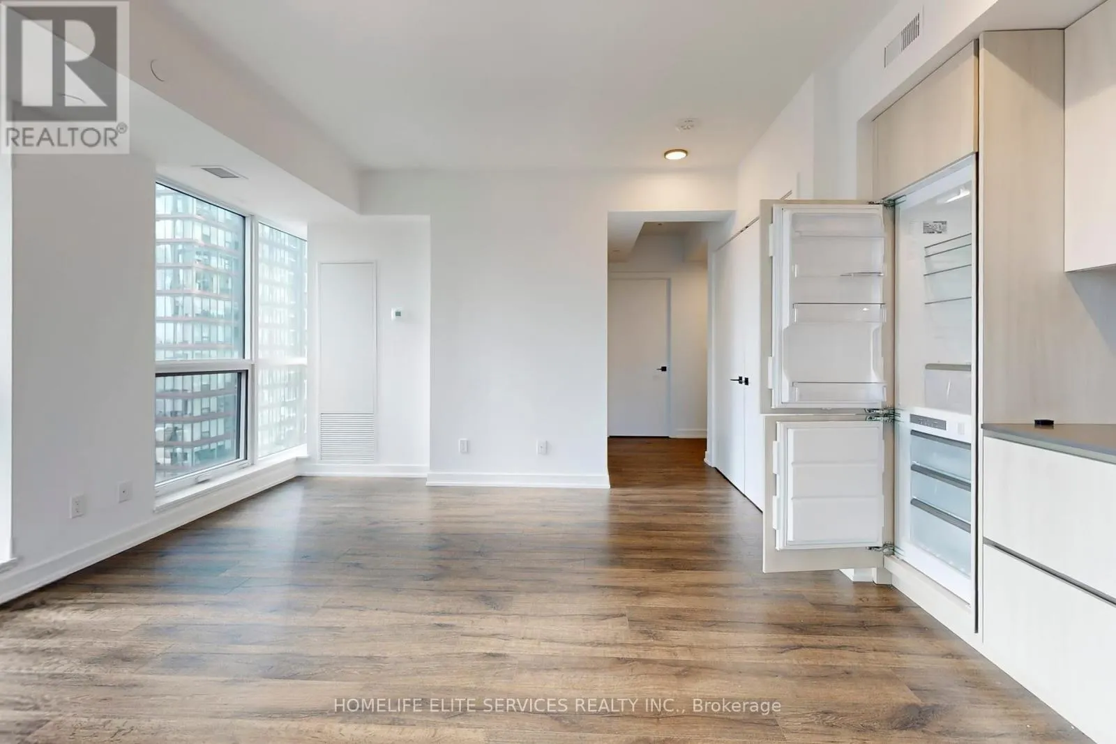 2302 - 327 KING STREET W