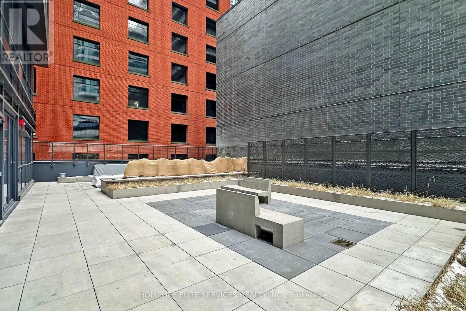 2302 - 327 KING STREET W