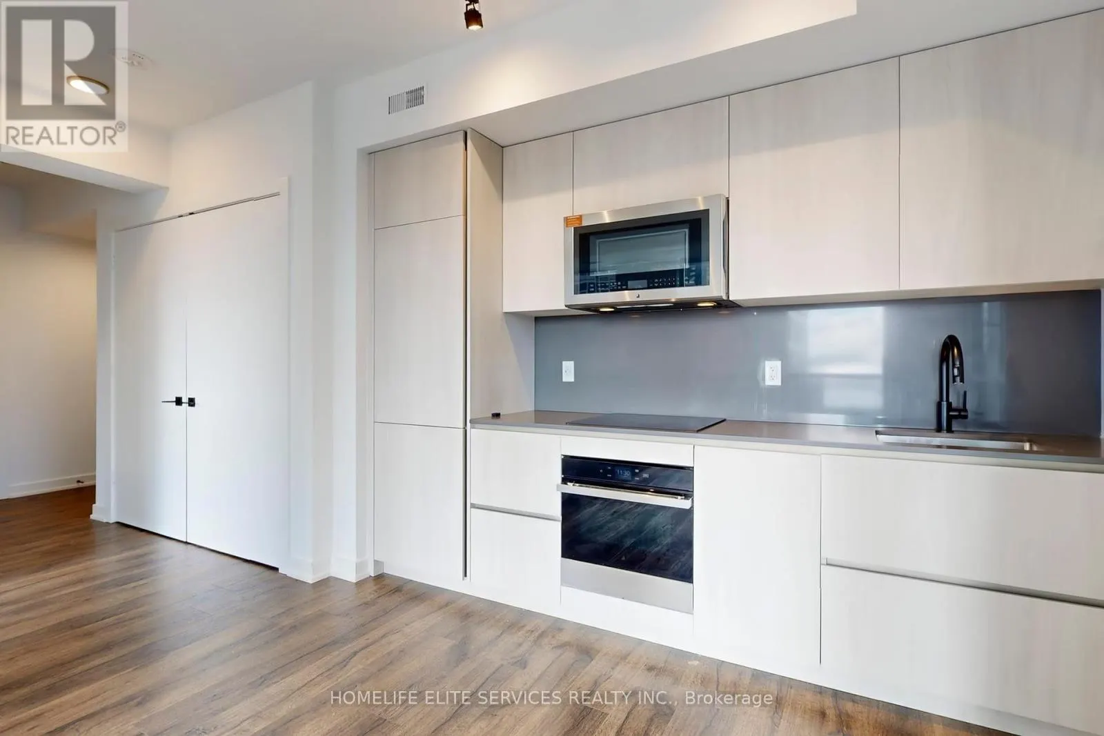 2302 - 327 KING STREET W
