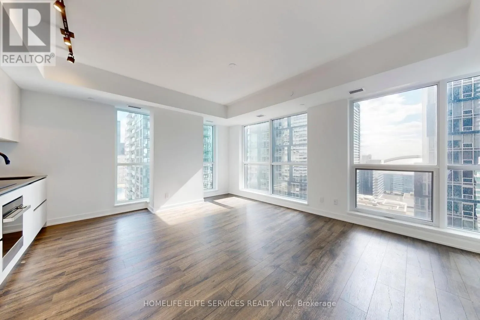 2302 - 327 KING STREET W