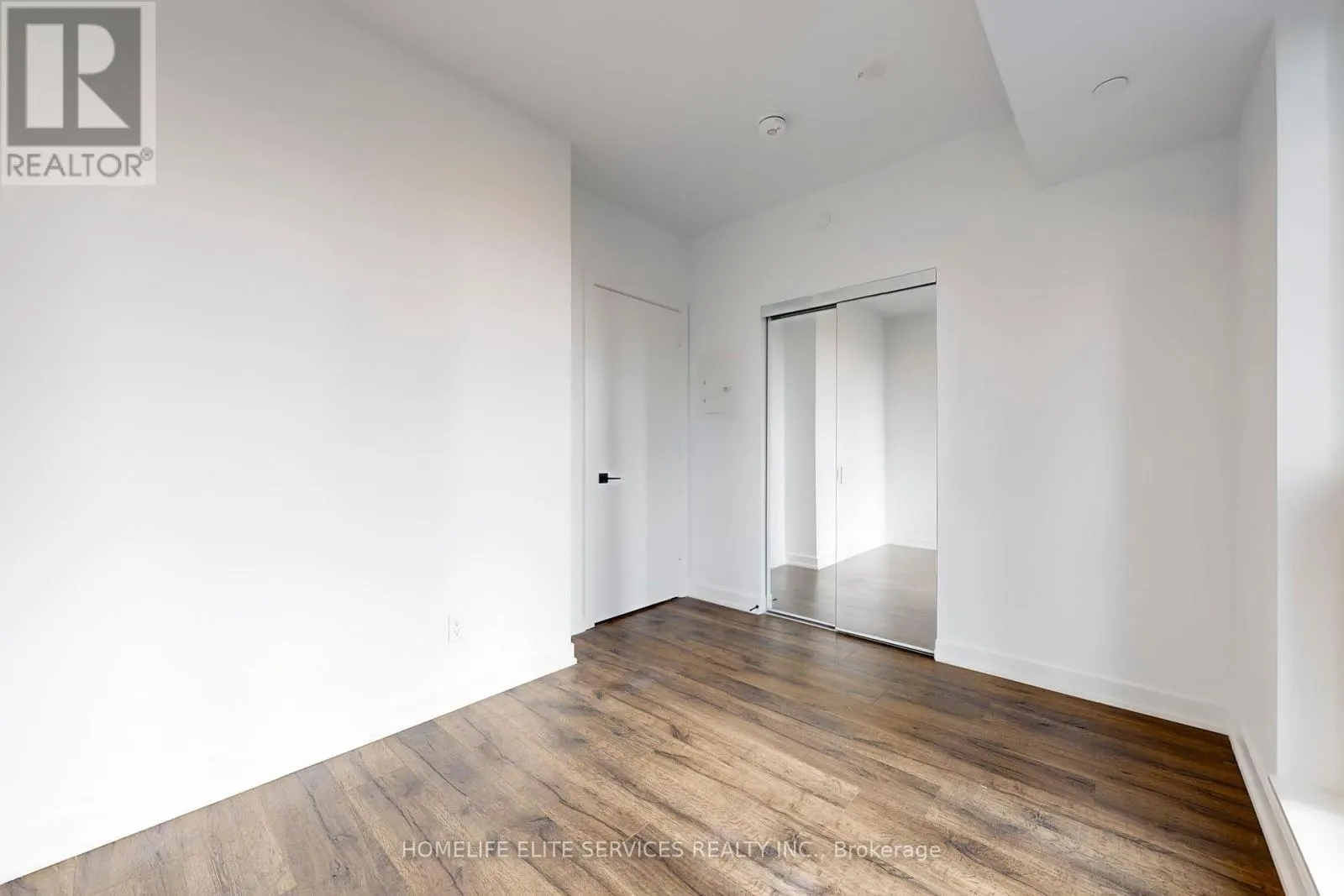2302 - 327 KING STREET W