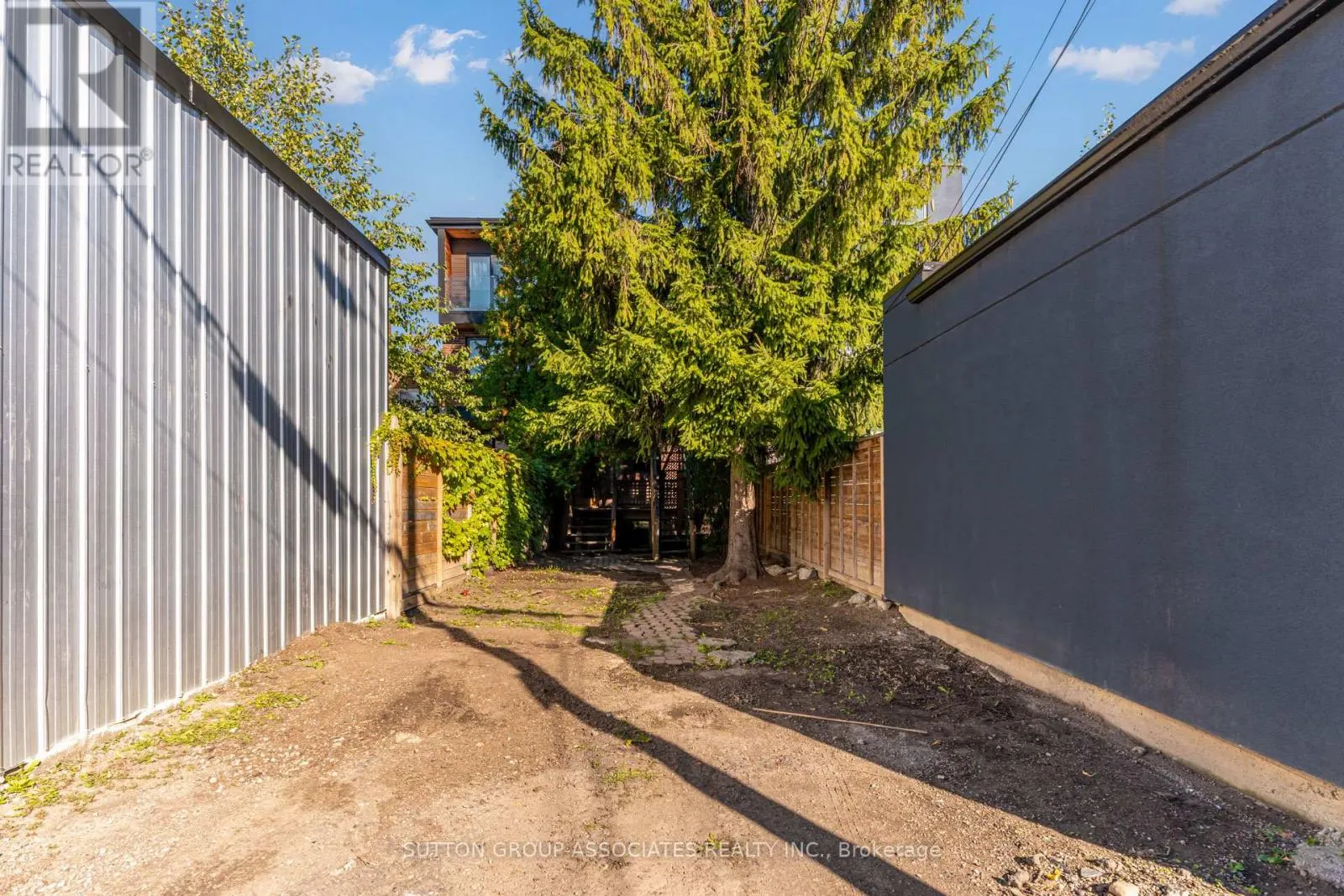 224 LIPPINCOTT STREET