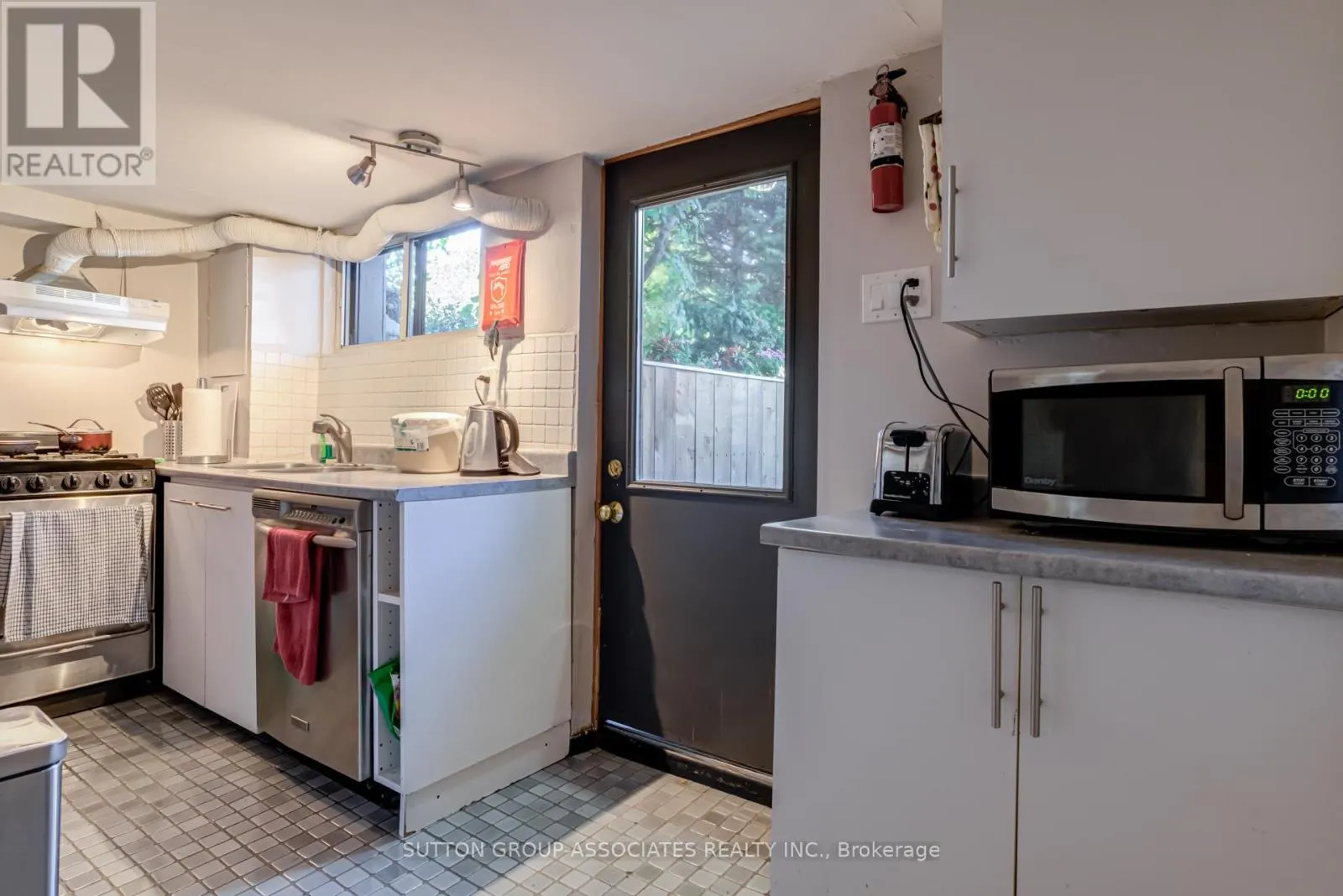 224 LIPPINCOTT STREET
