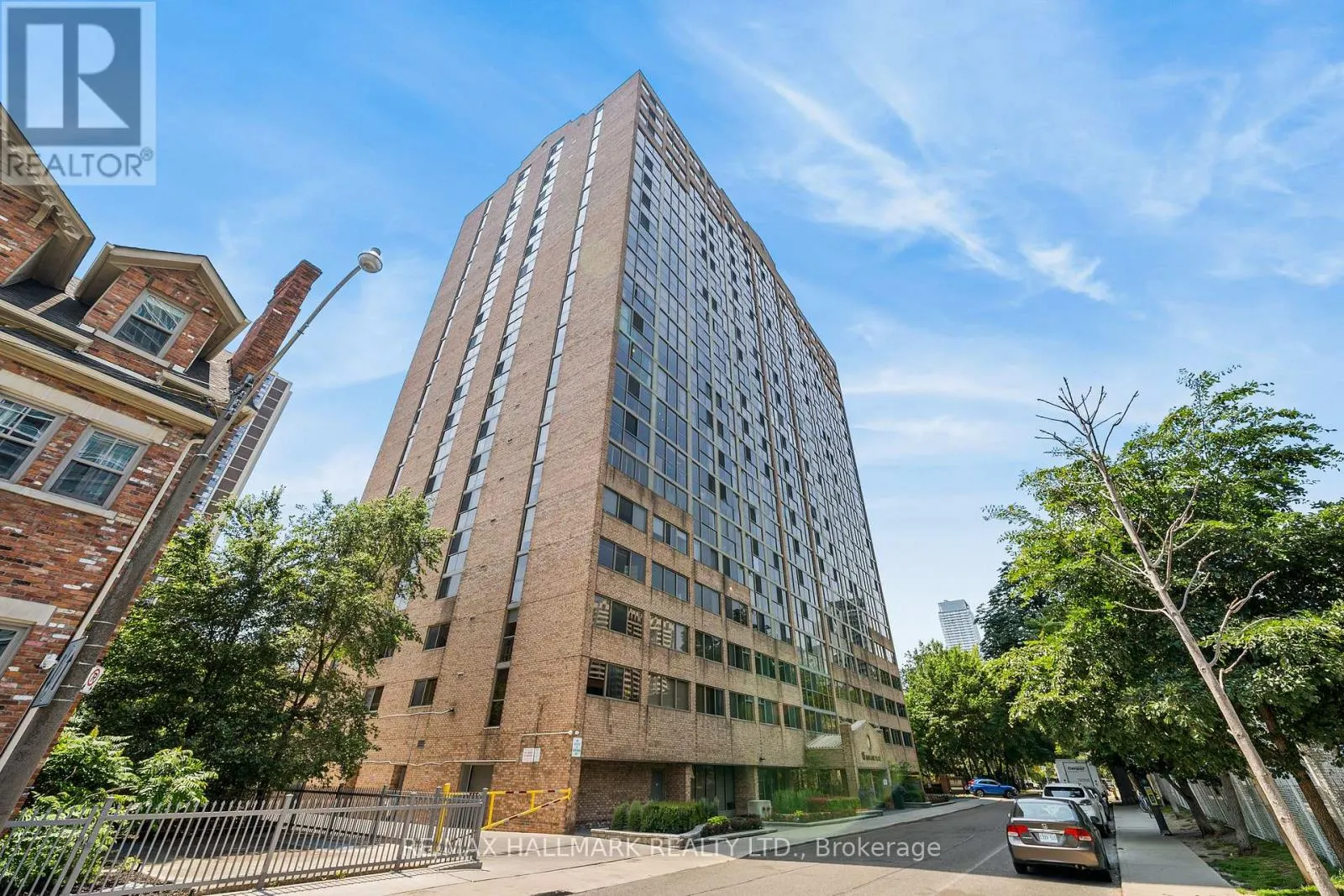 906 - 15 MAITLAND PLACE