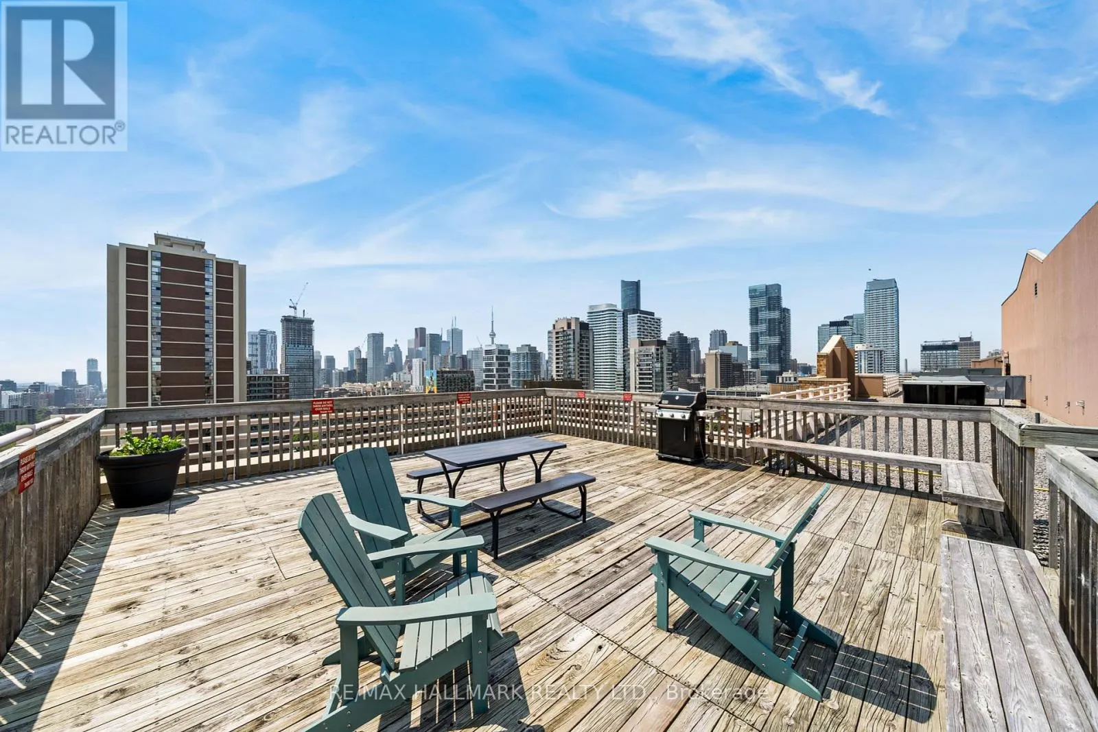 906 - 15 MAITLAND PLACE