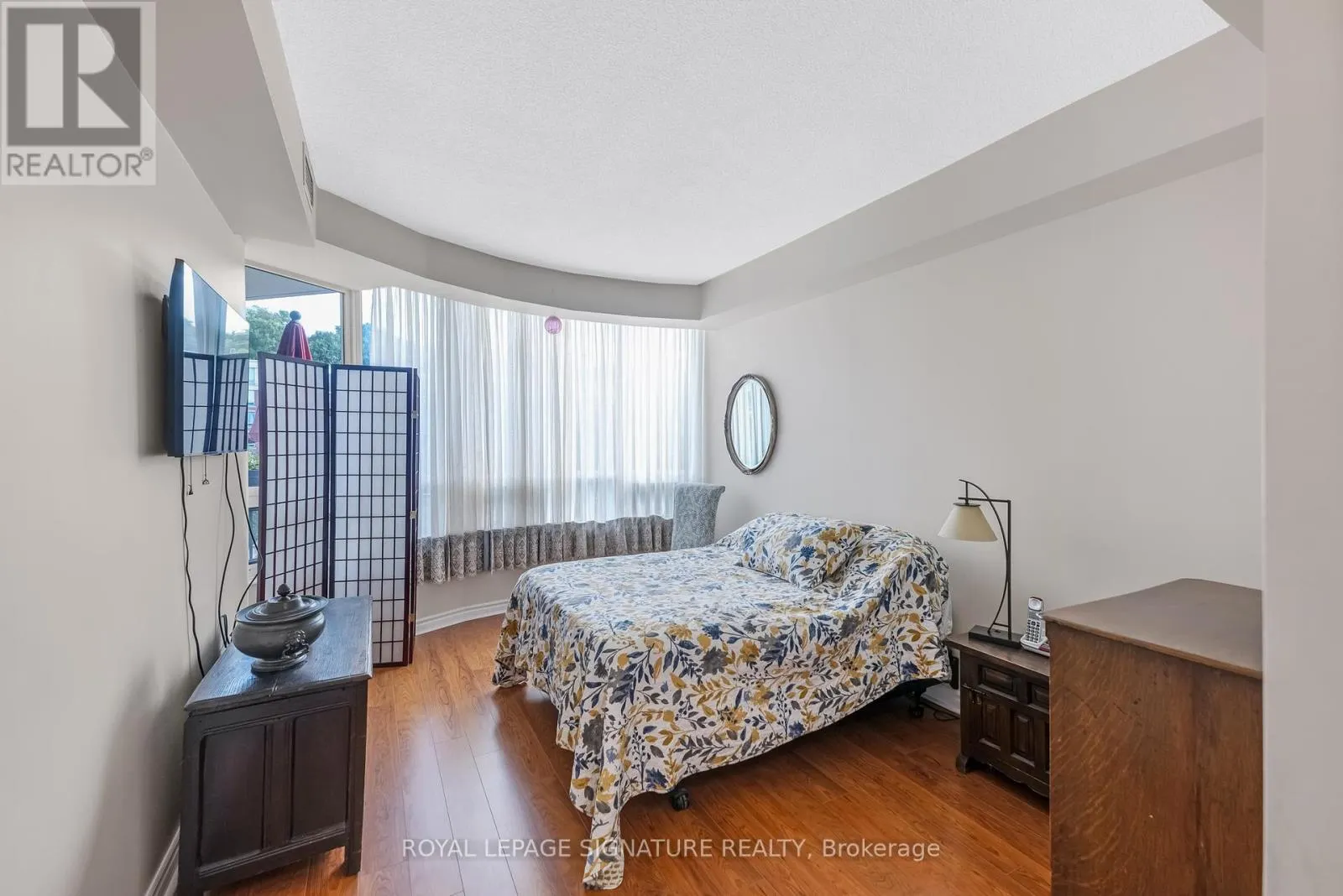 601 - 28 WILLIAM CARSON CRESCENT