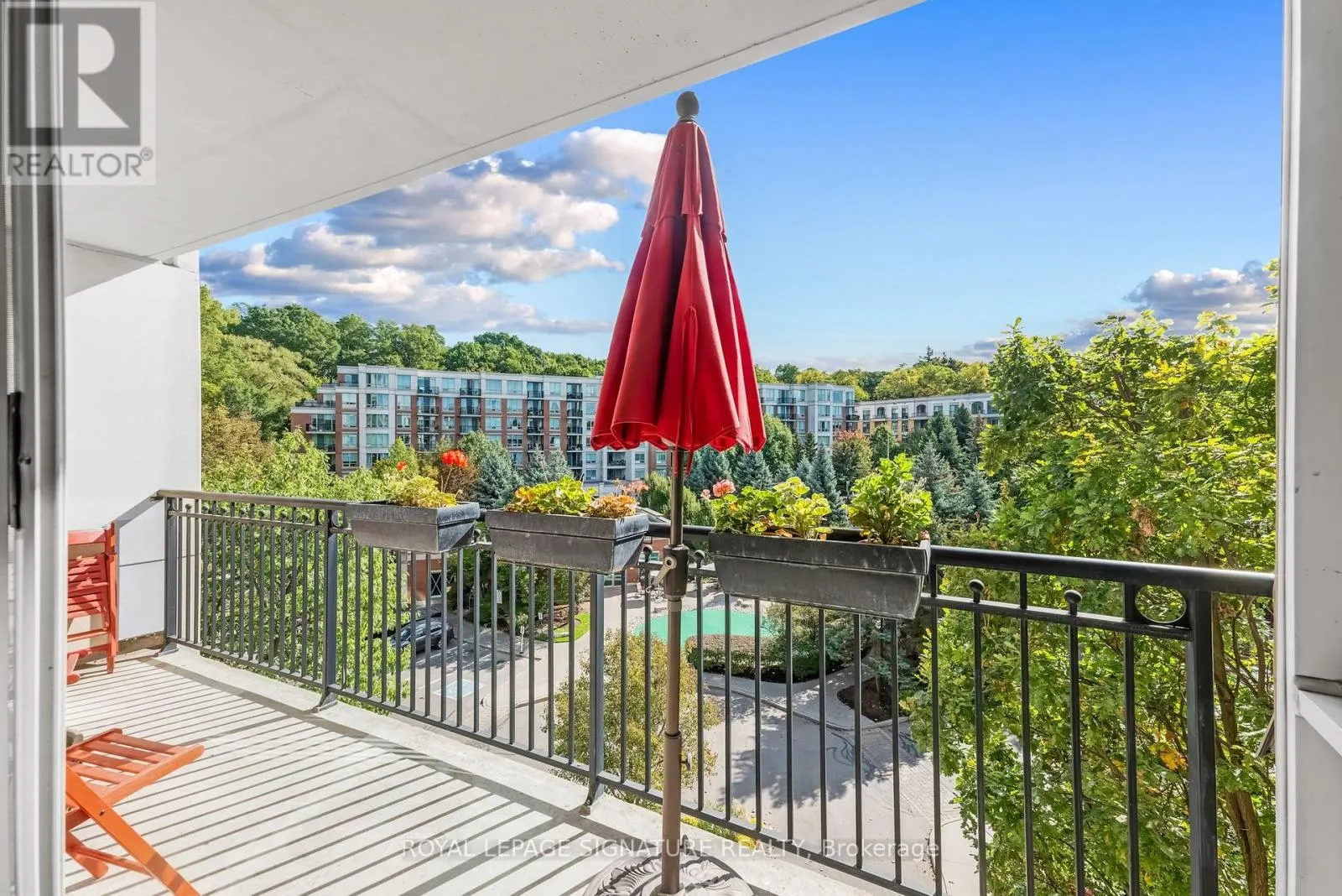 601 - 28 WILLIAM CARSON CRESCENT