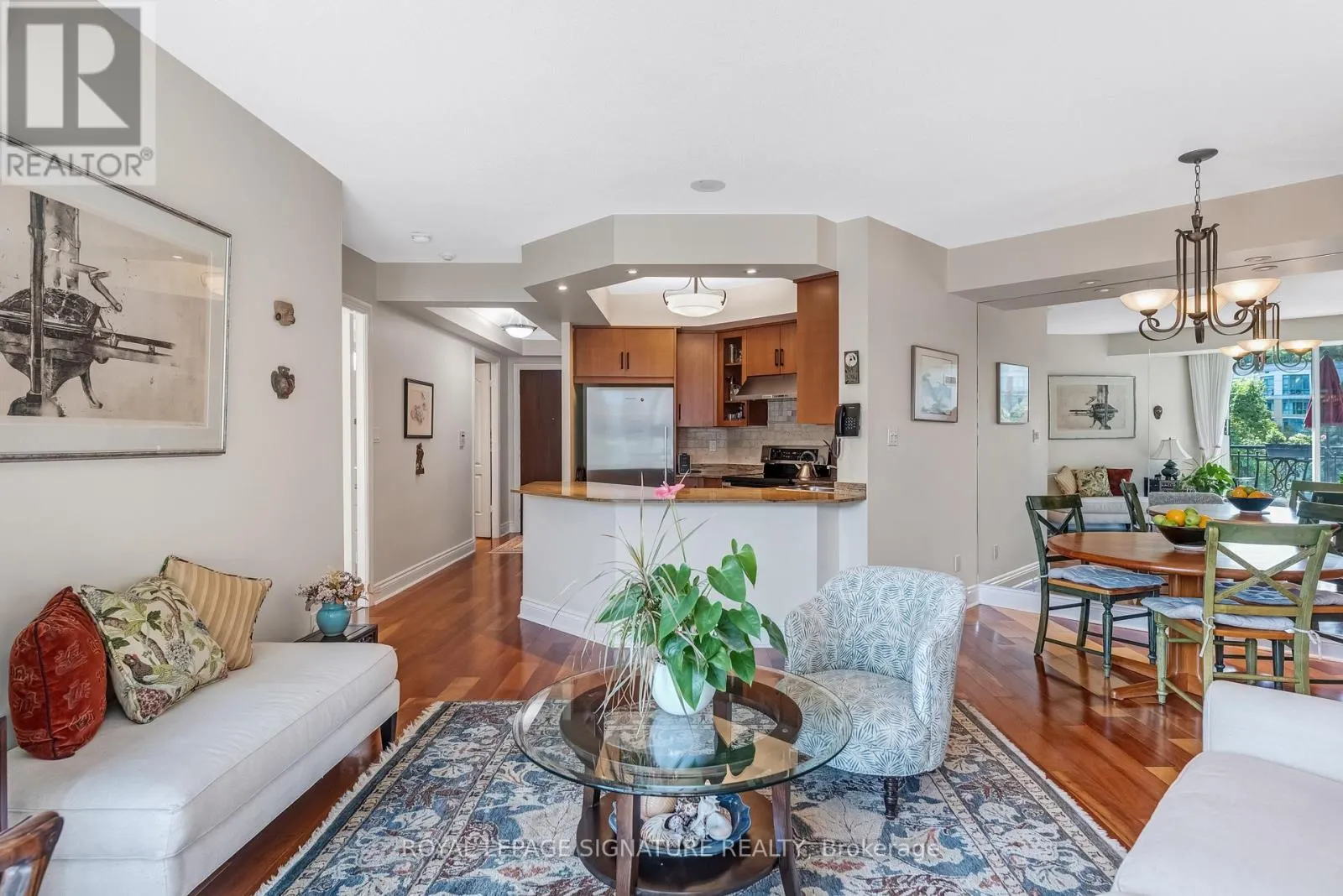 601 - 28 WILLIAM CARSON CRESCENT
