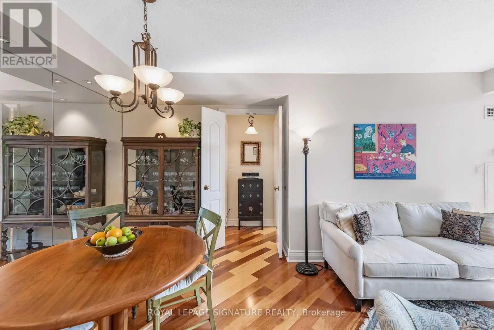 601 - 28 WILLIAM CARSON CRESCENT