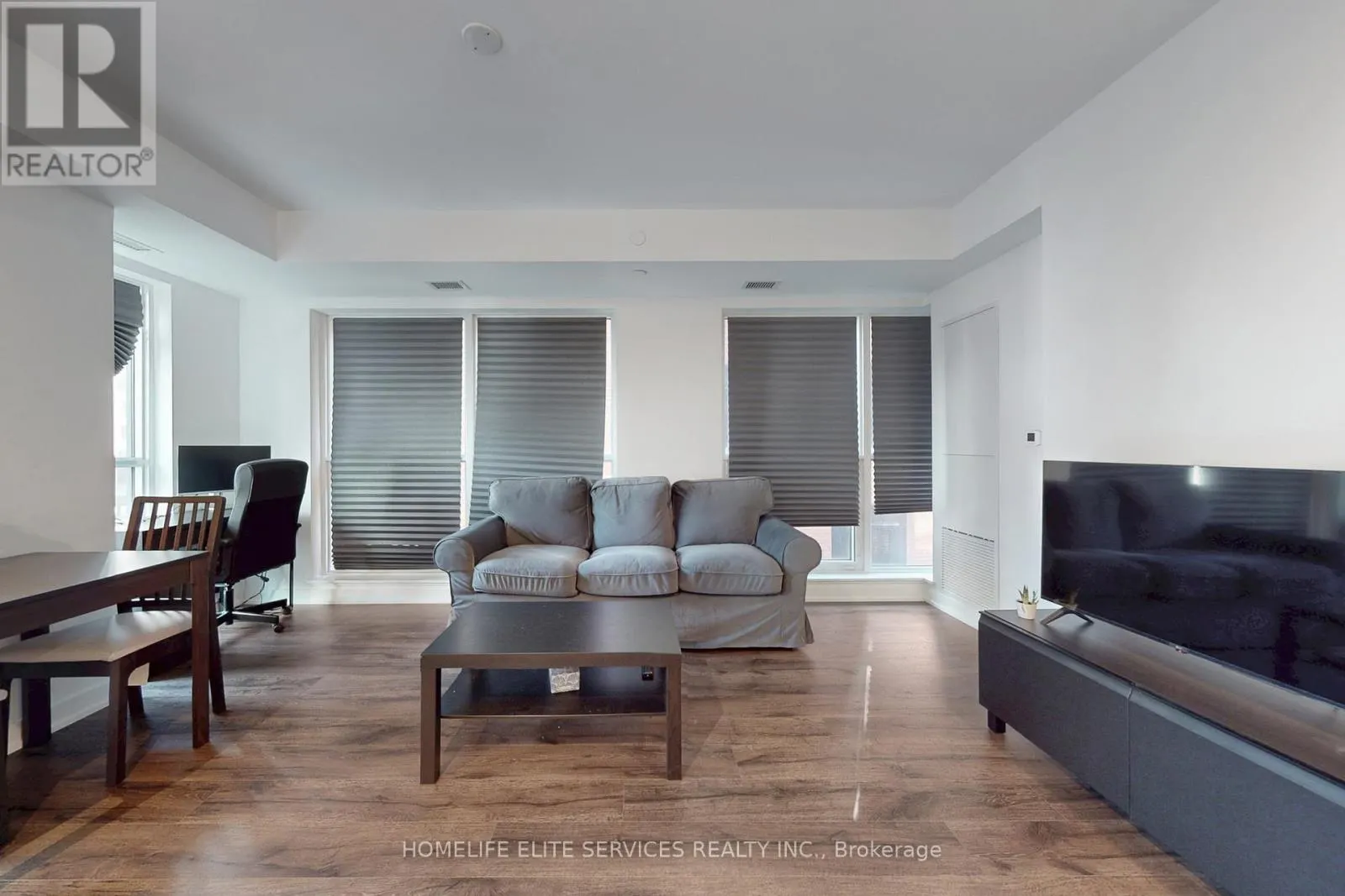 702 - 327 KING STREET W