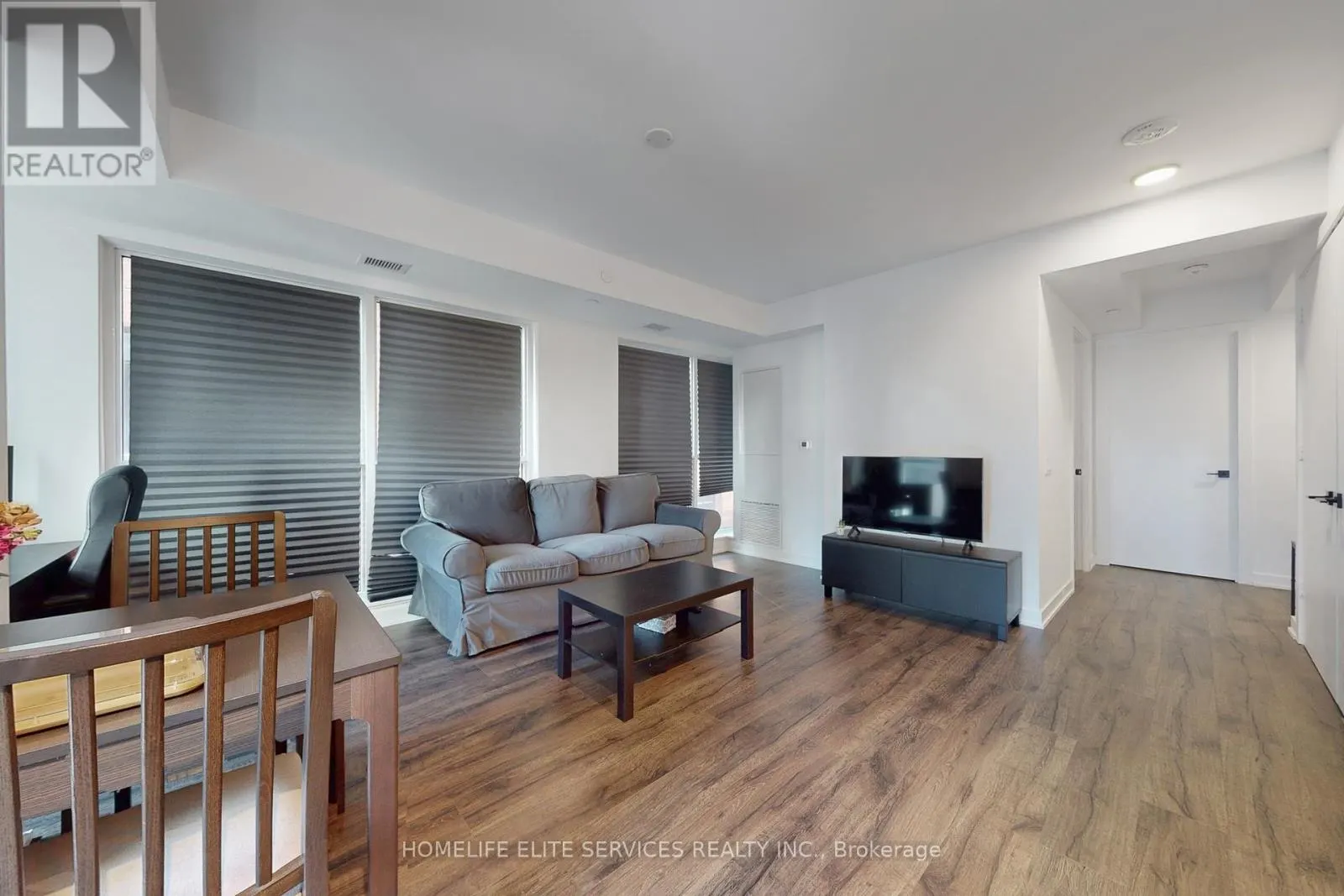 702 - 327 KING STREET W