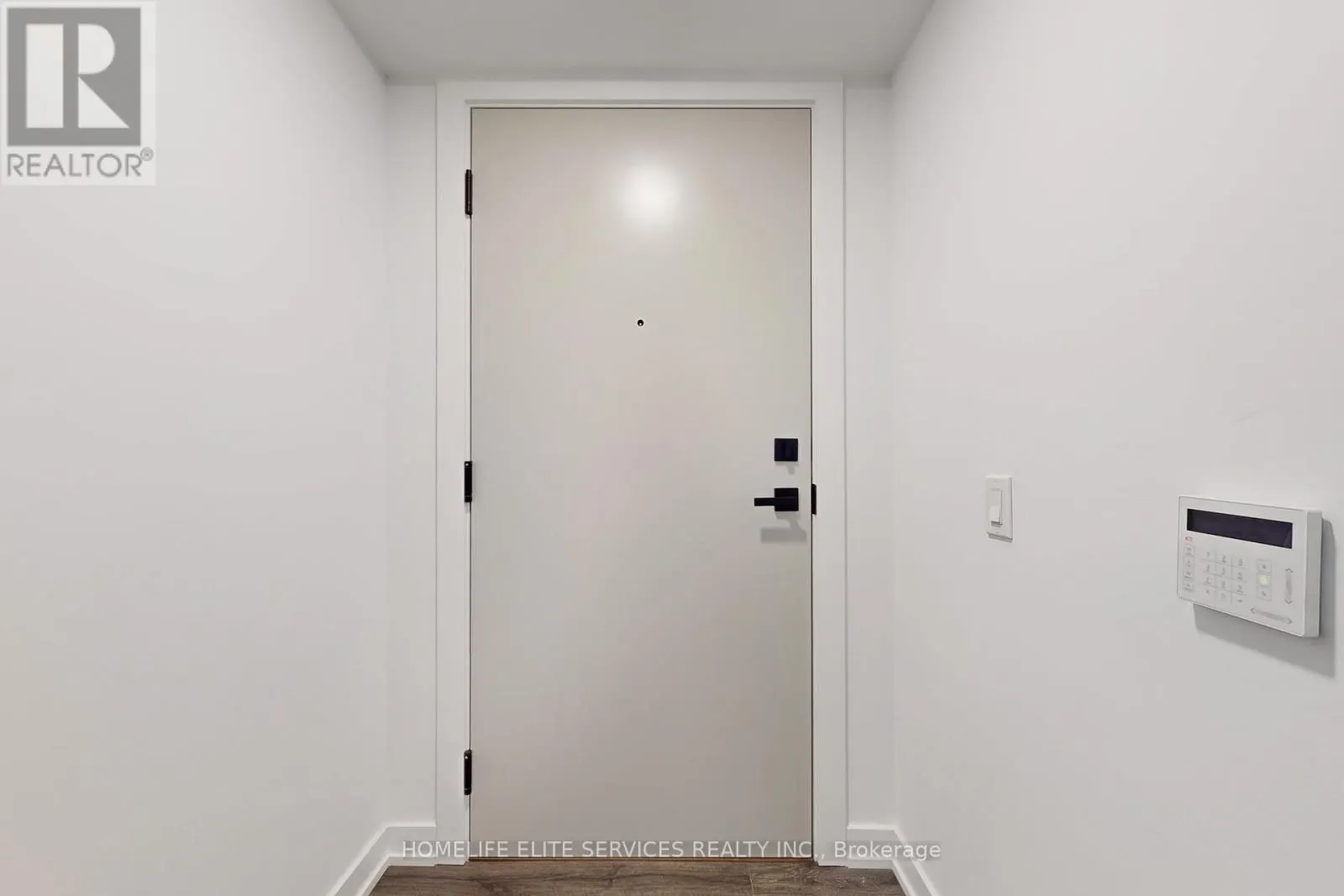 702 - 327 KING STREET W