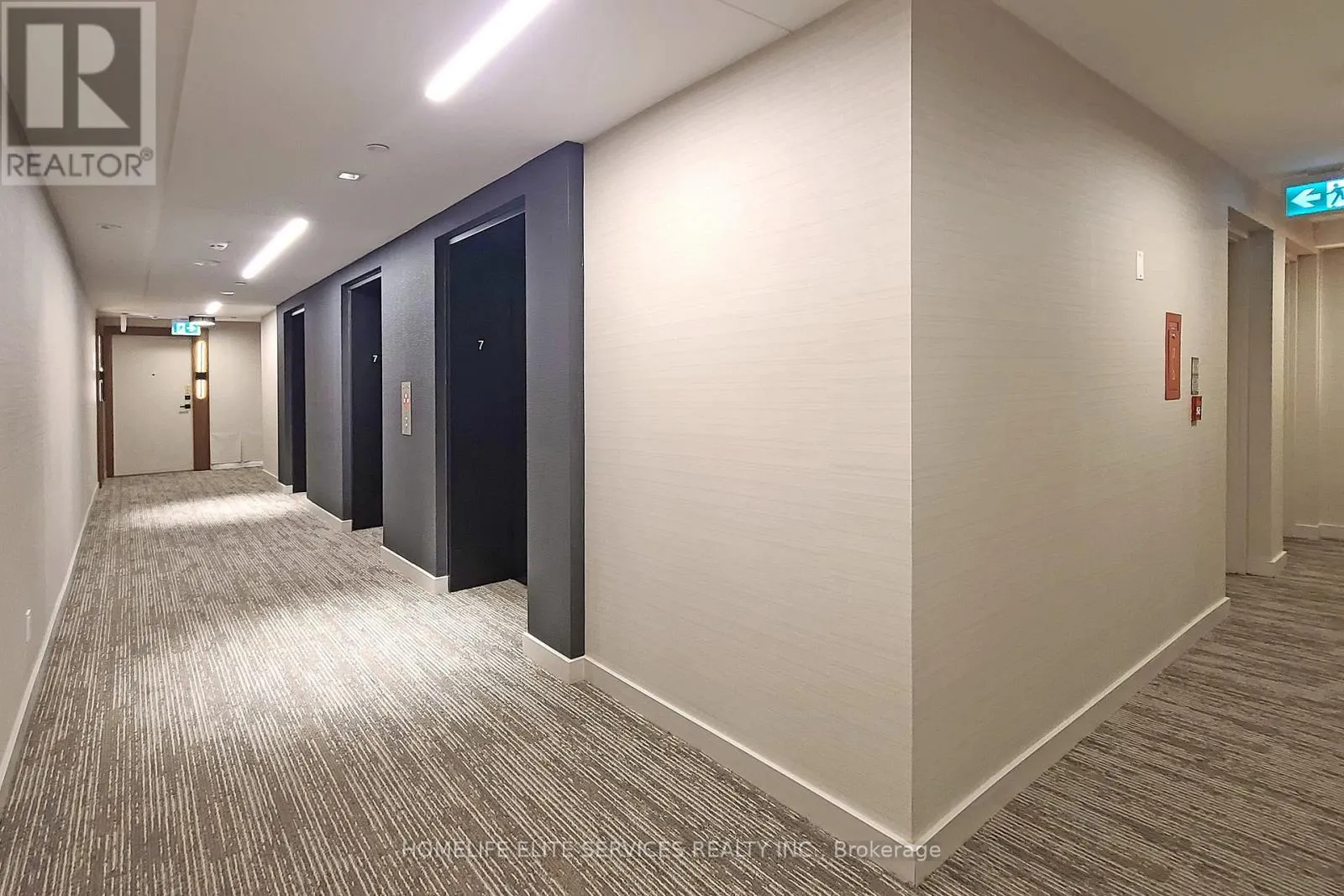 702 - 327 KING STREET W
