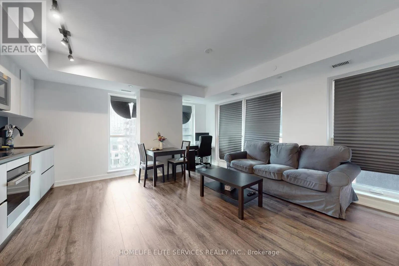 702 - 327 KING STREET W