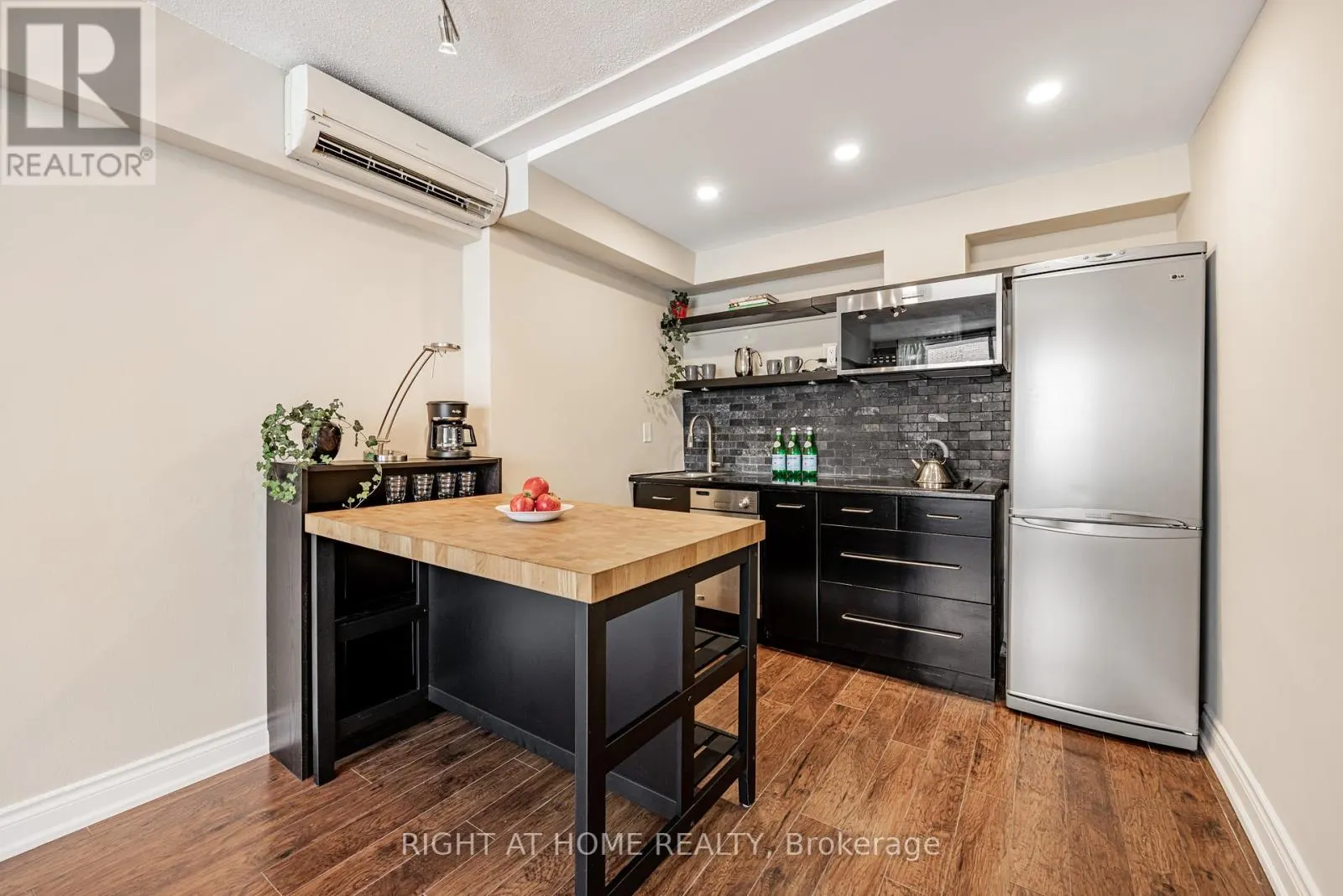 2109 - 30 GLOUCESTER STREET