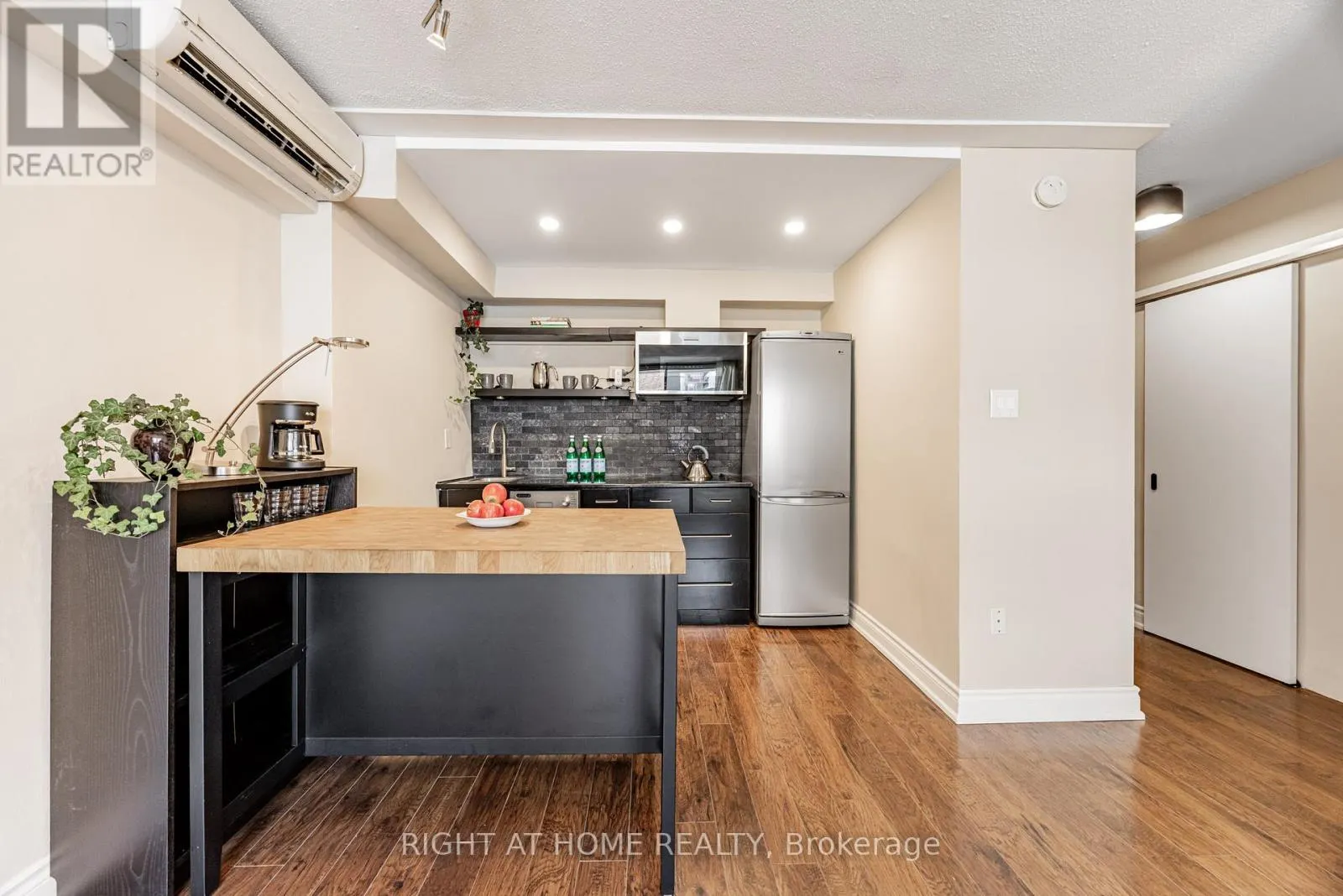 2109 - 30 GLOUCESTER STREET