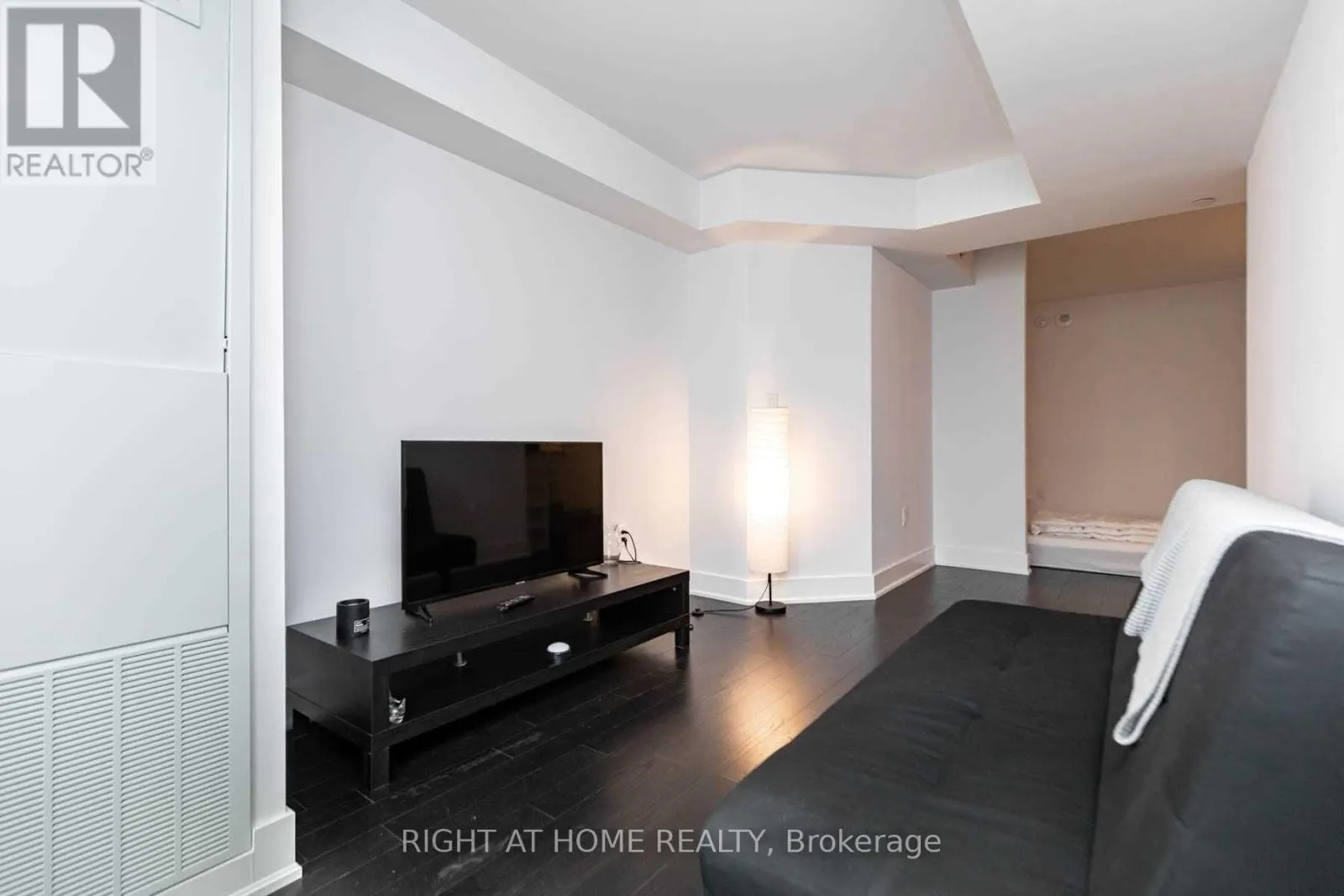 1518 - 955 BAY STREET