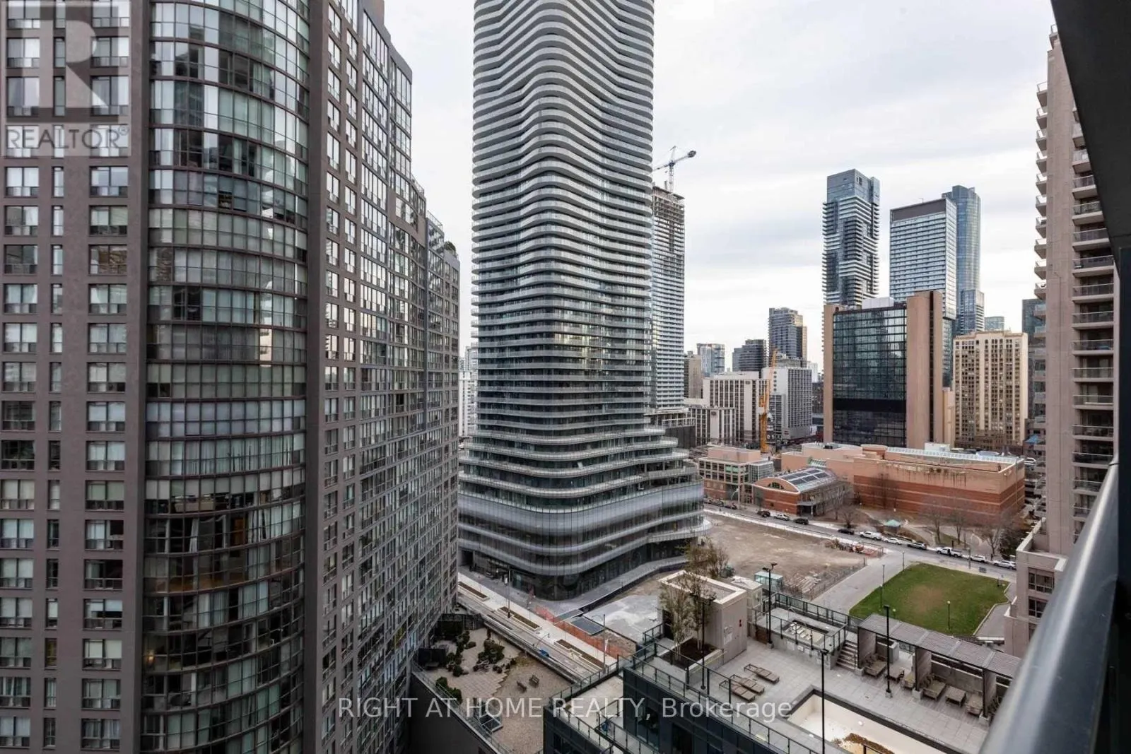 1518 - 955 BAY STREET