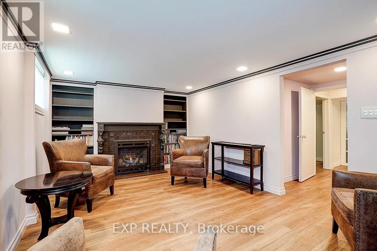 62 KEMPSELL CRESCENT