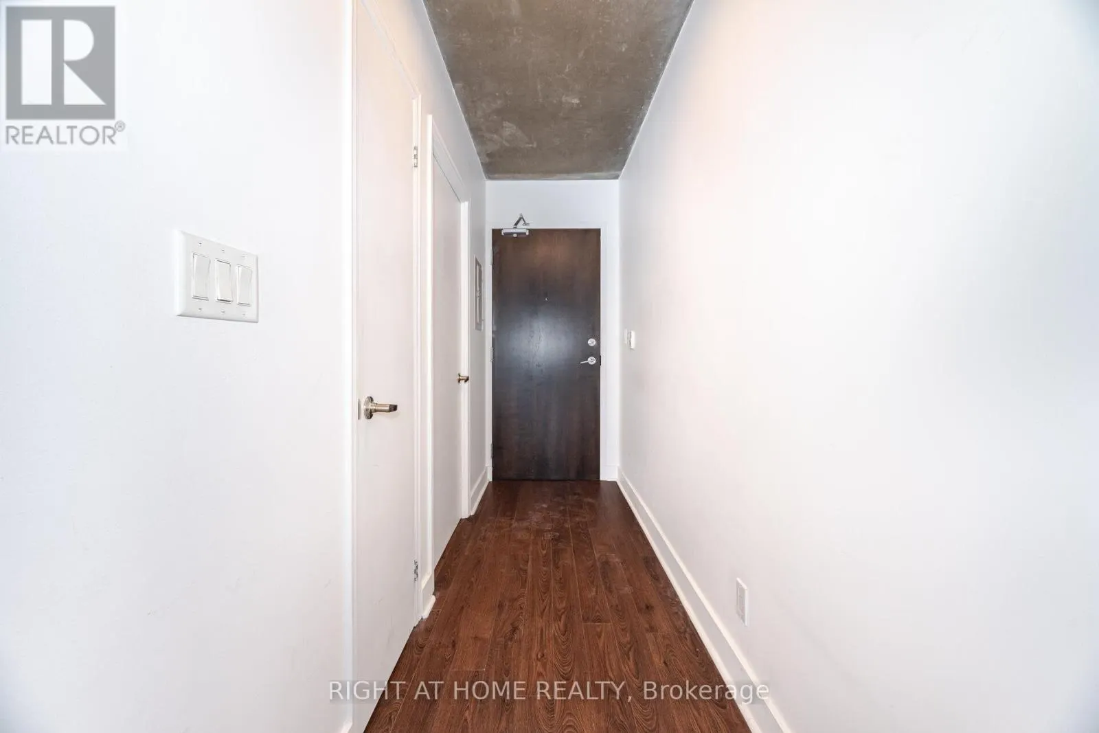 605 - 22 WELLESLEY STREET E