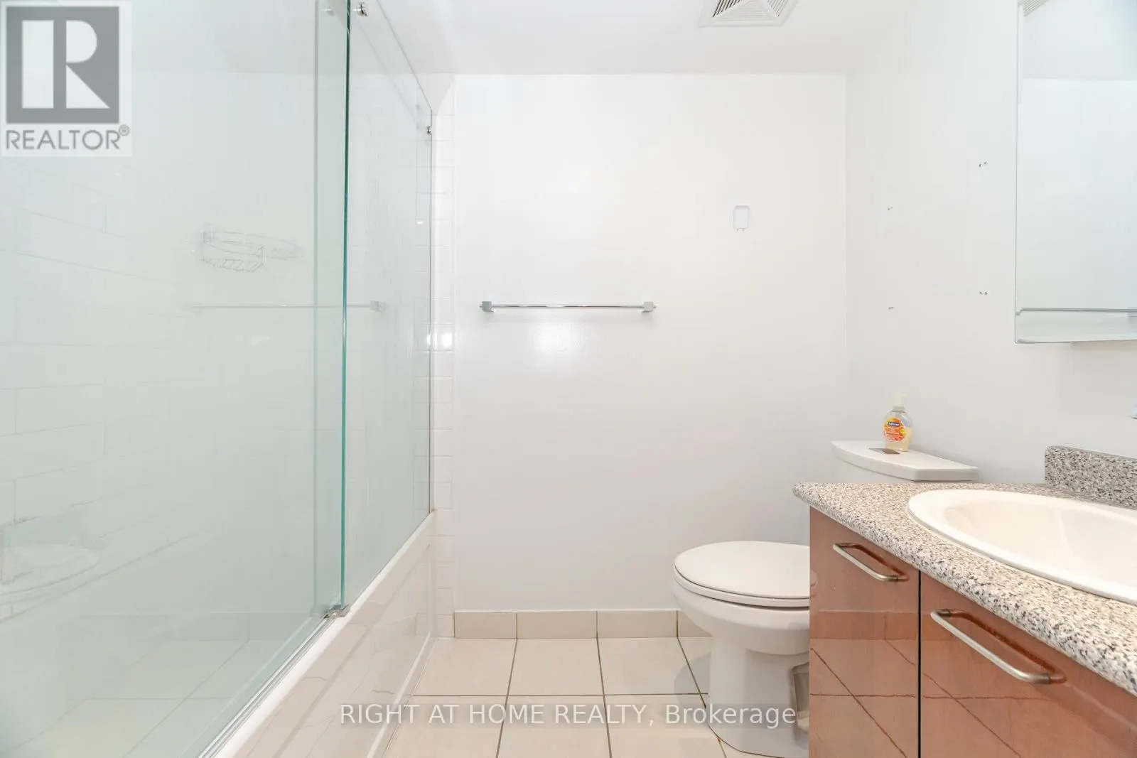 605 - 22 WELLESLEY STREET E