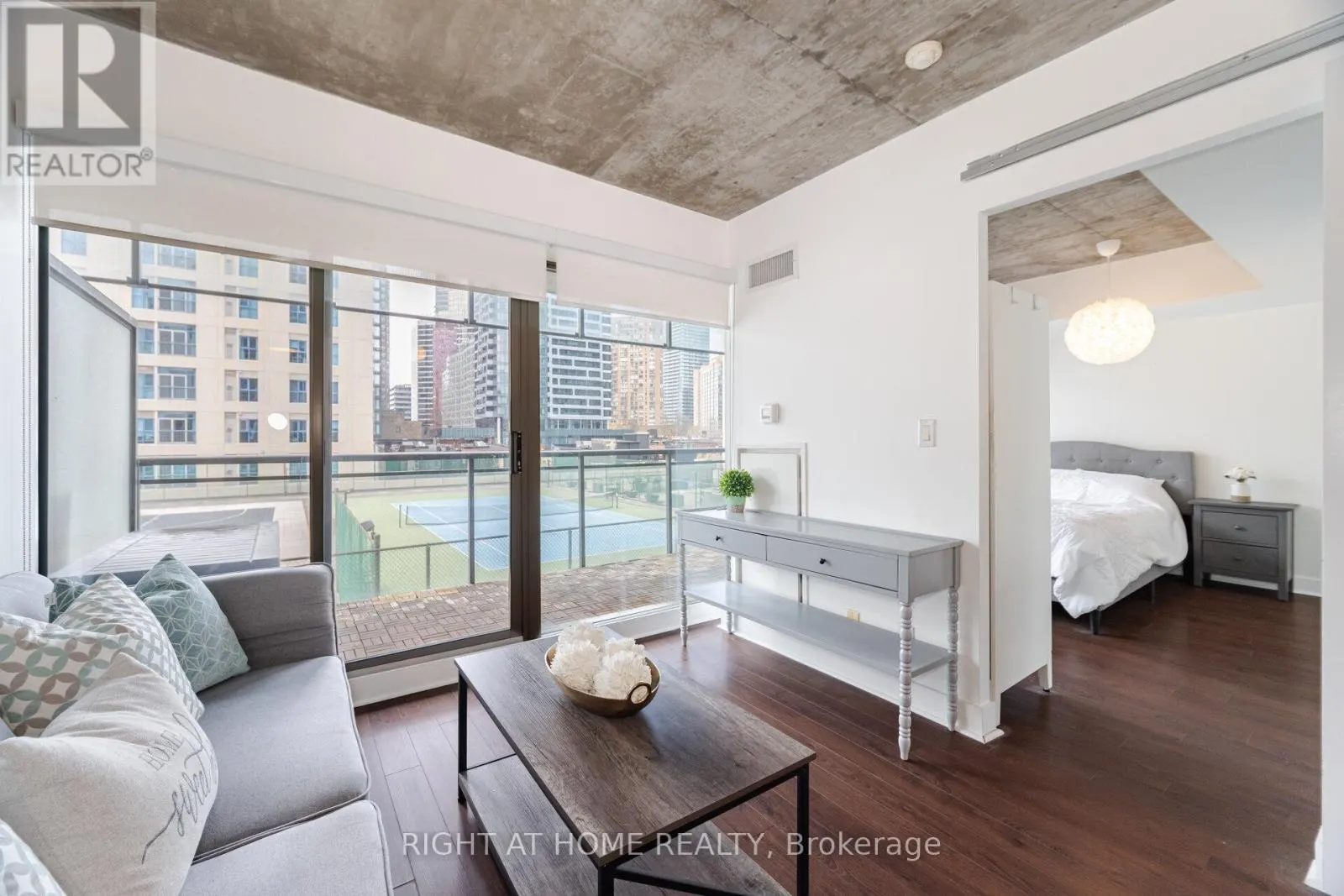 605 - 22 WELLESLEY STREET E