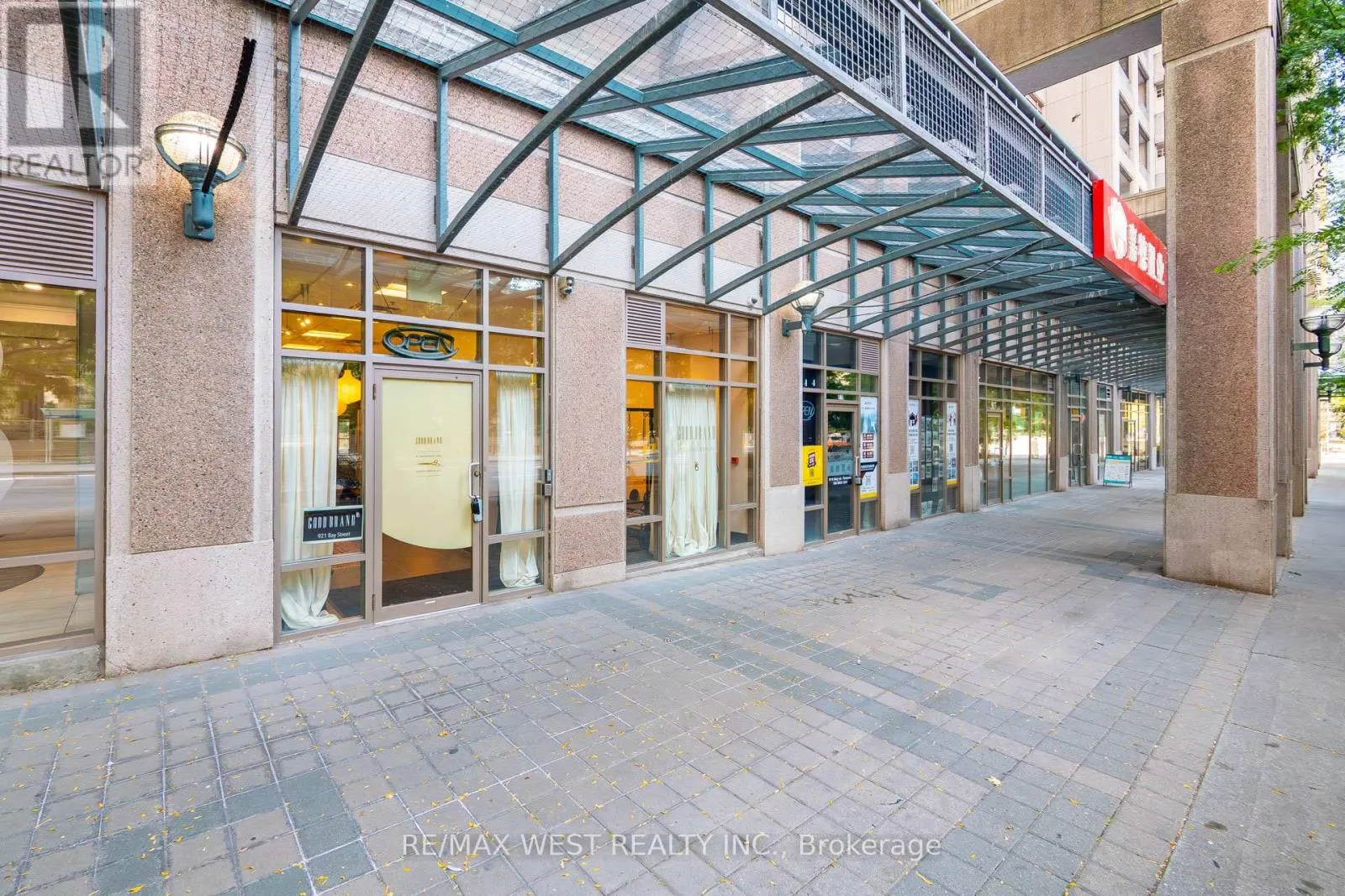 921 BAY ST. STREET