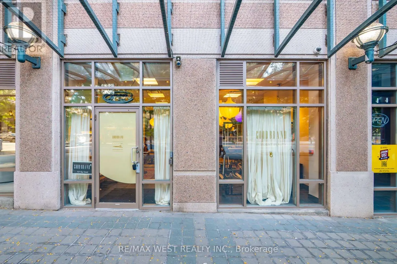 921 BAY ST. STREET