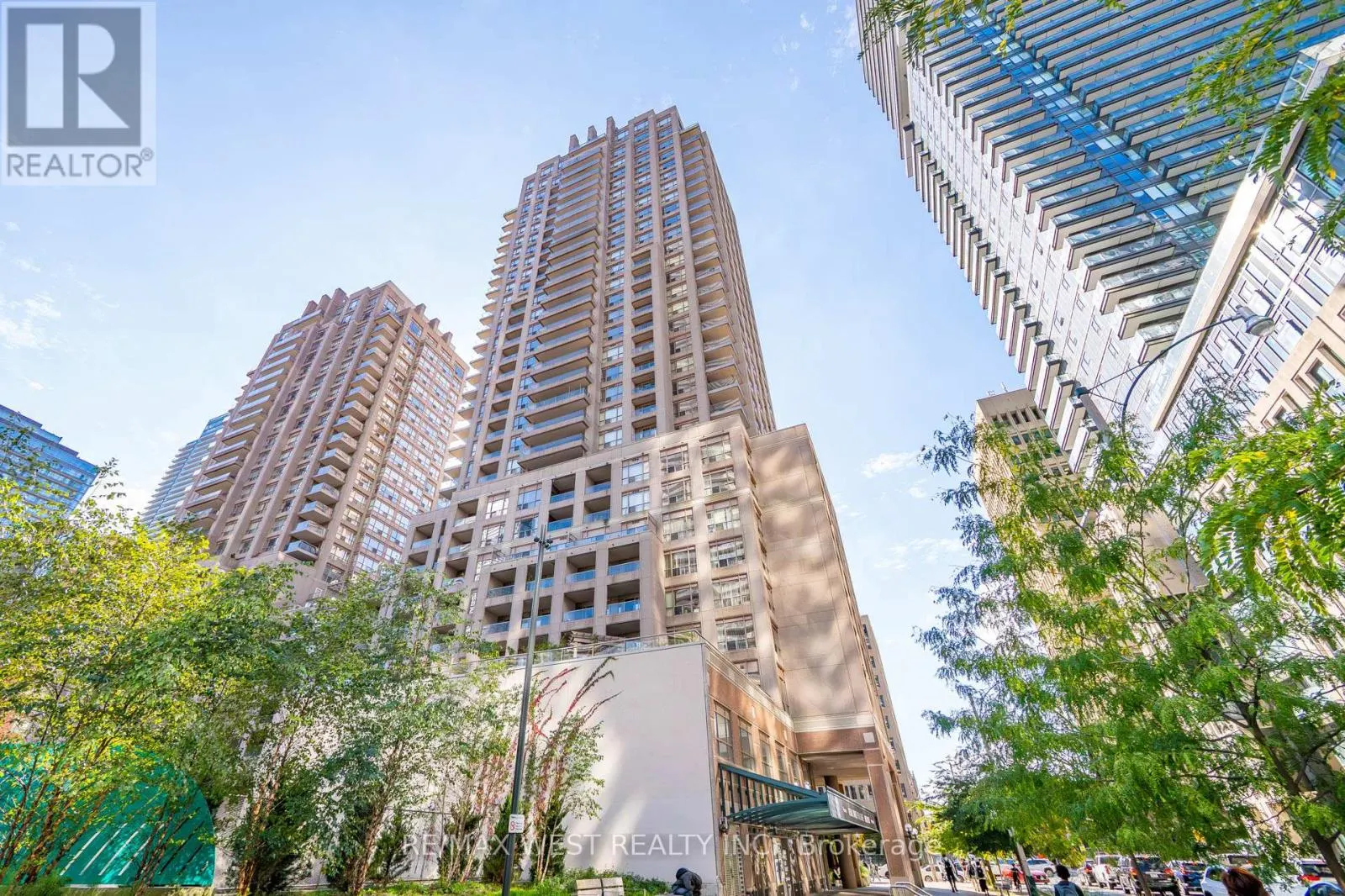 921 BAY ST. STREET