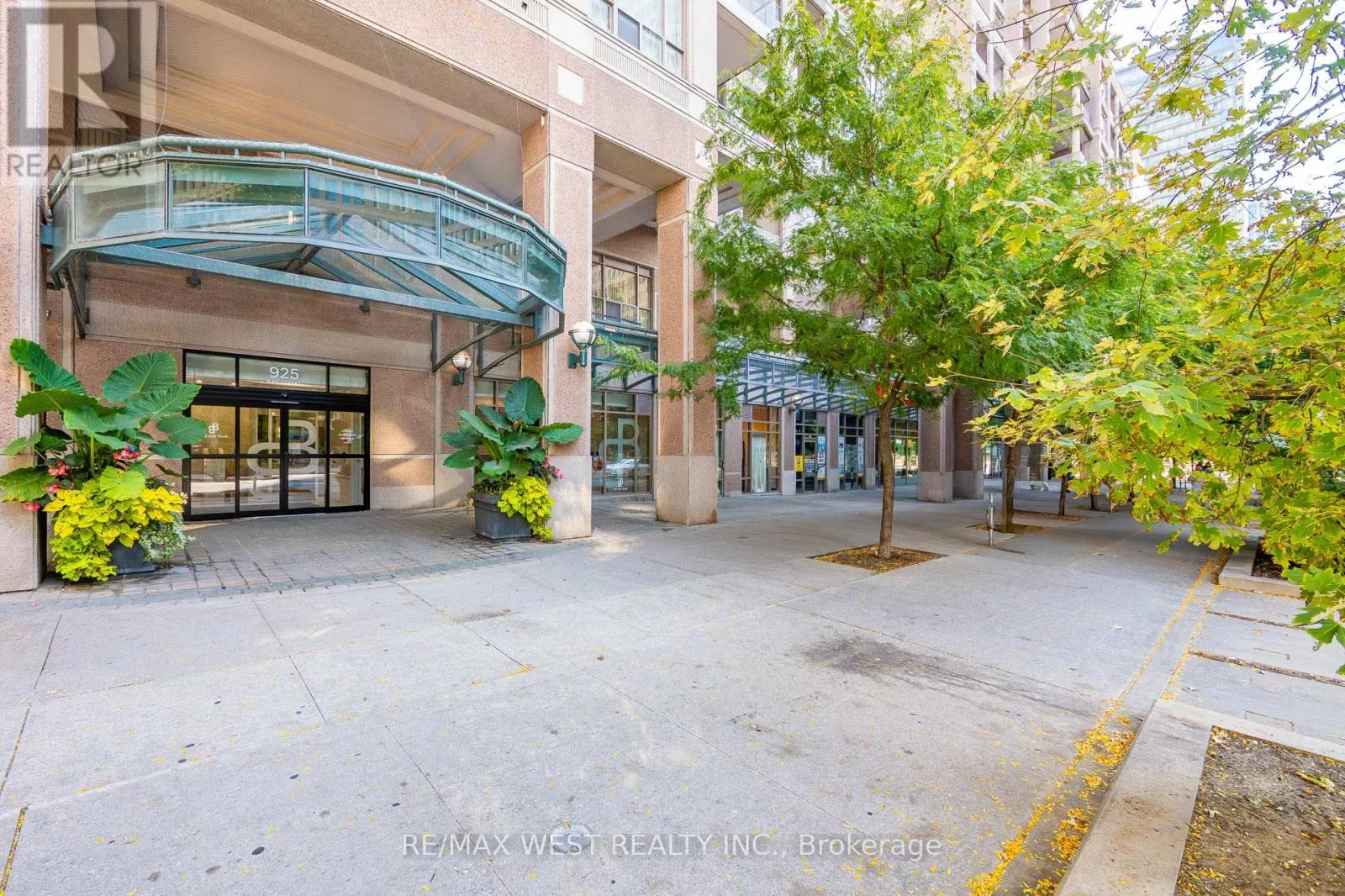 921 BAY ST. STREET