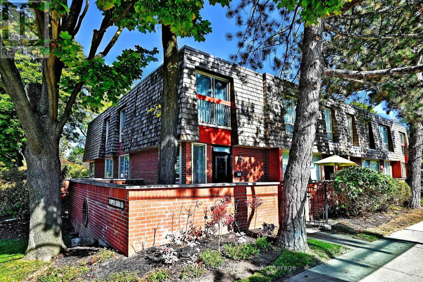 1 - 69 UPPER CANADA DRIVE