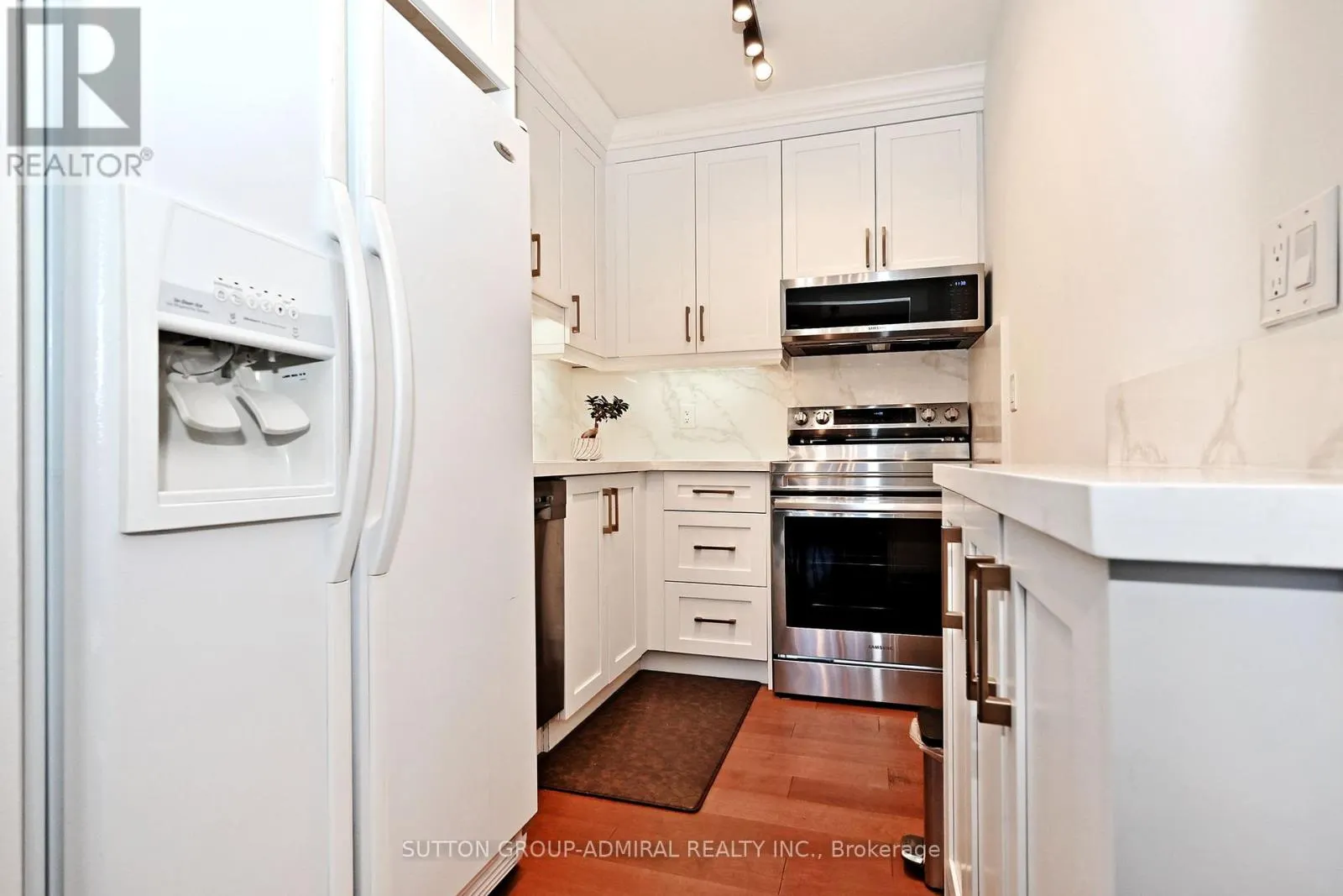 1 - 69 UPPER CANADA DRIVE