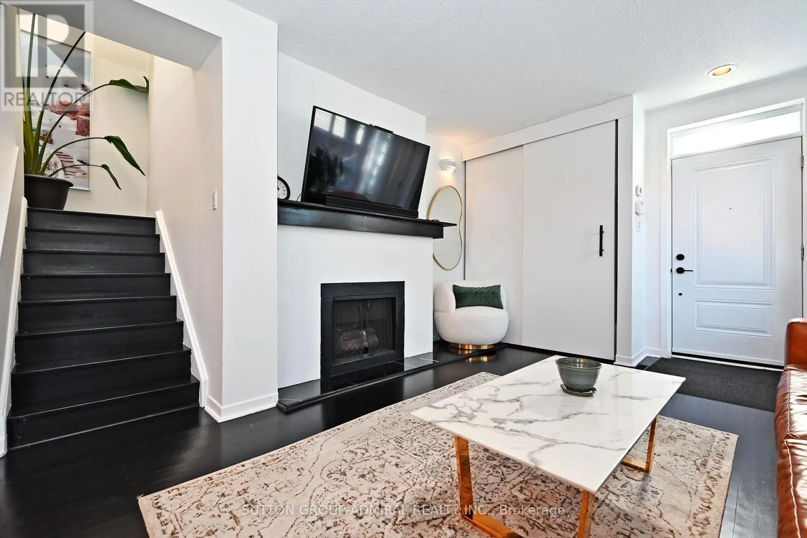 1 - 69 UPPER CANADA DRIVE