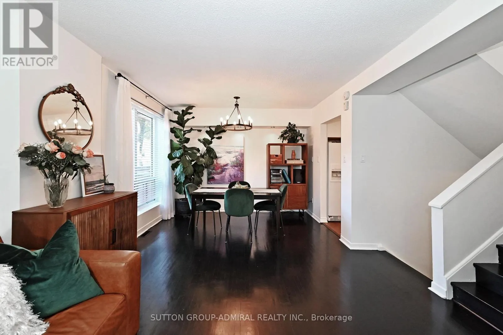 1 - 69 UPPER CANADA DRIVE