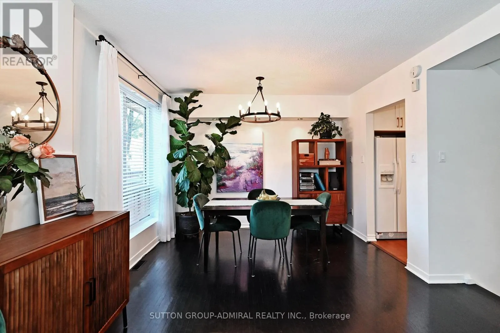 1 - 69 UPPER CANADA DRIVE