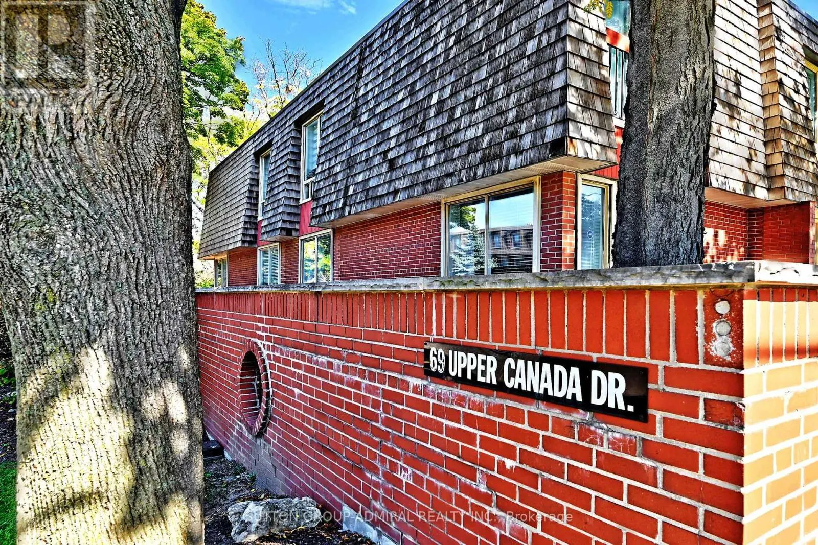 1 - 69 UPPER CANADA DRIVE