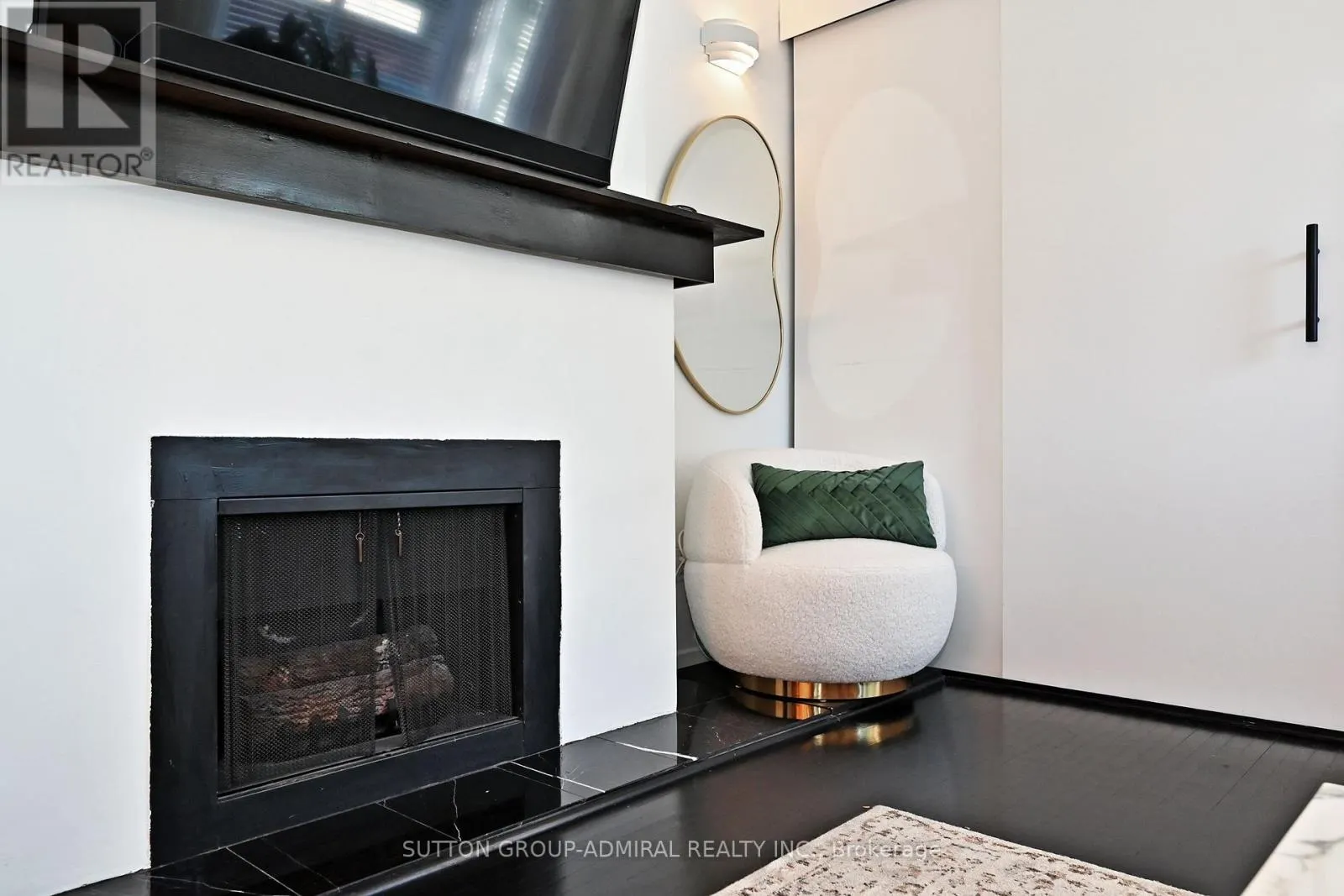 1 - 69 UPPER CANADA DRIVE