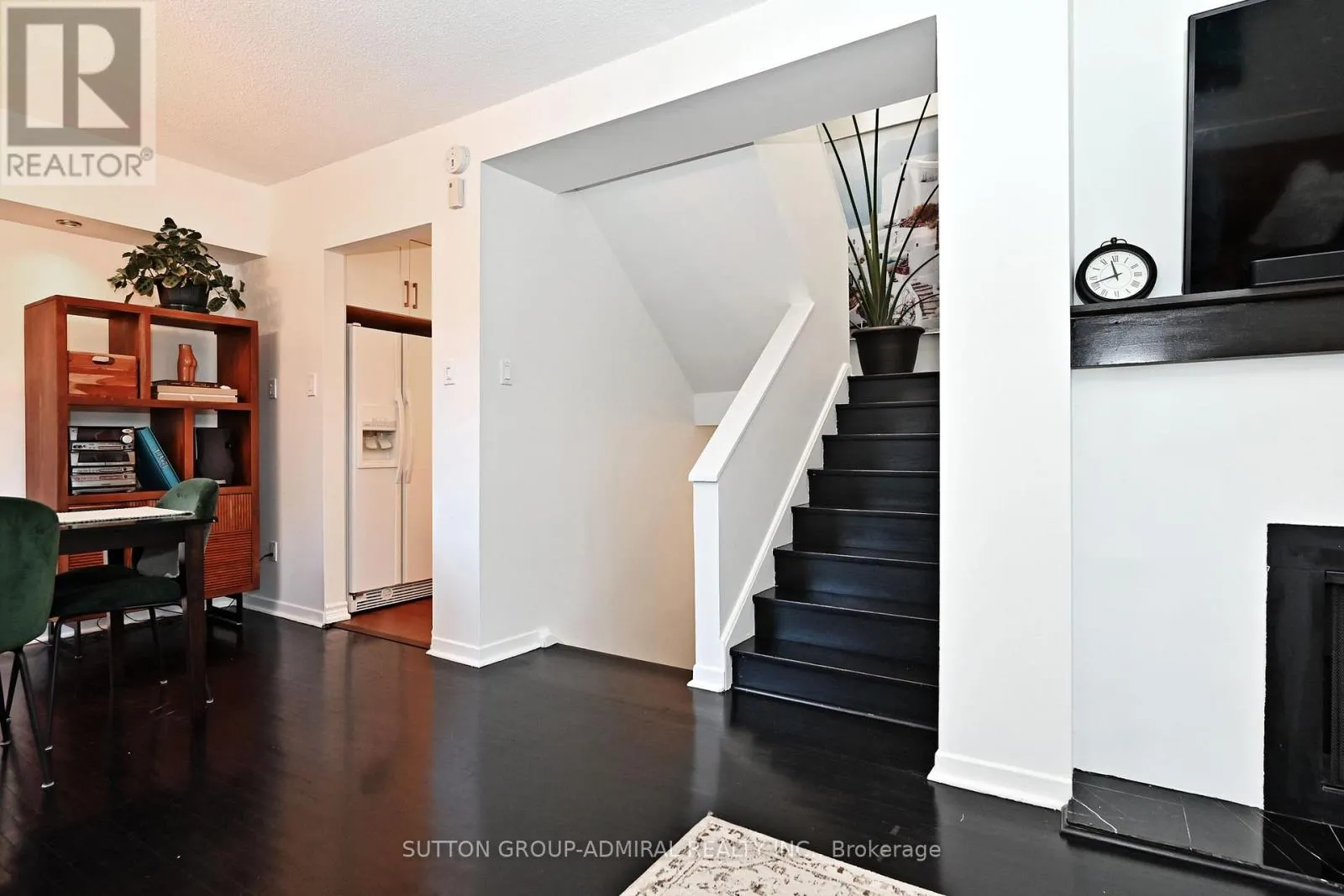 1 - 69 UPPER CANADA DRIVE