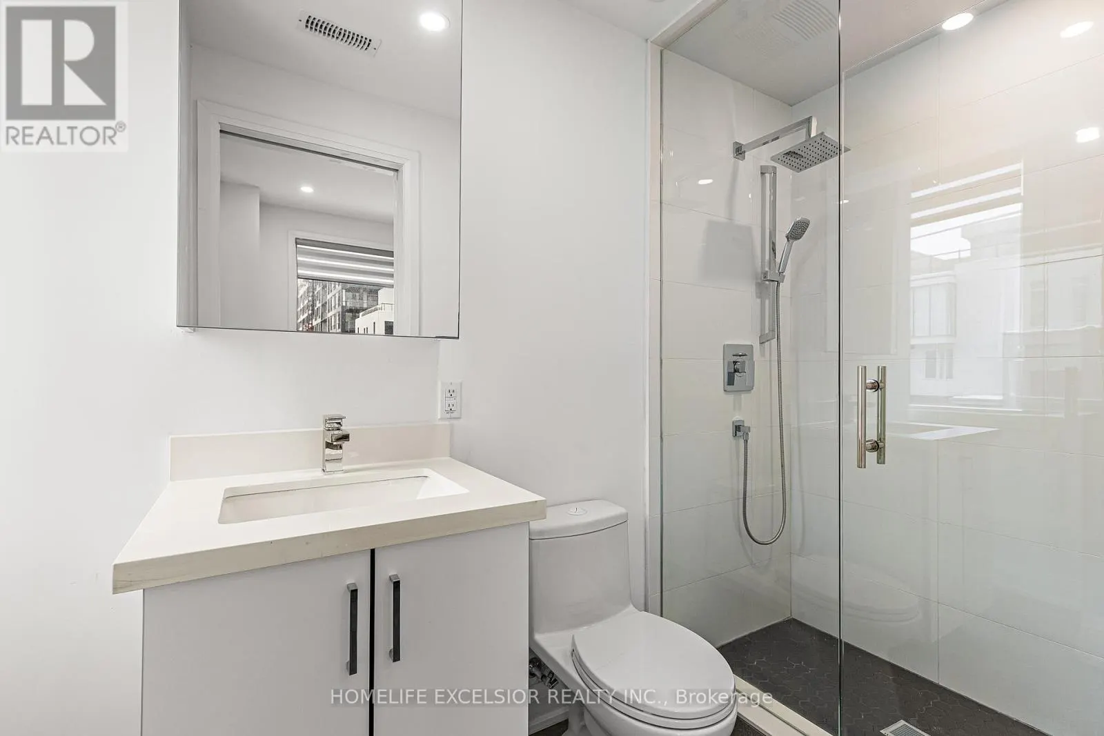 UNIT 1 - 18 GREENBRIAR ROAD